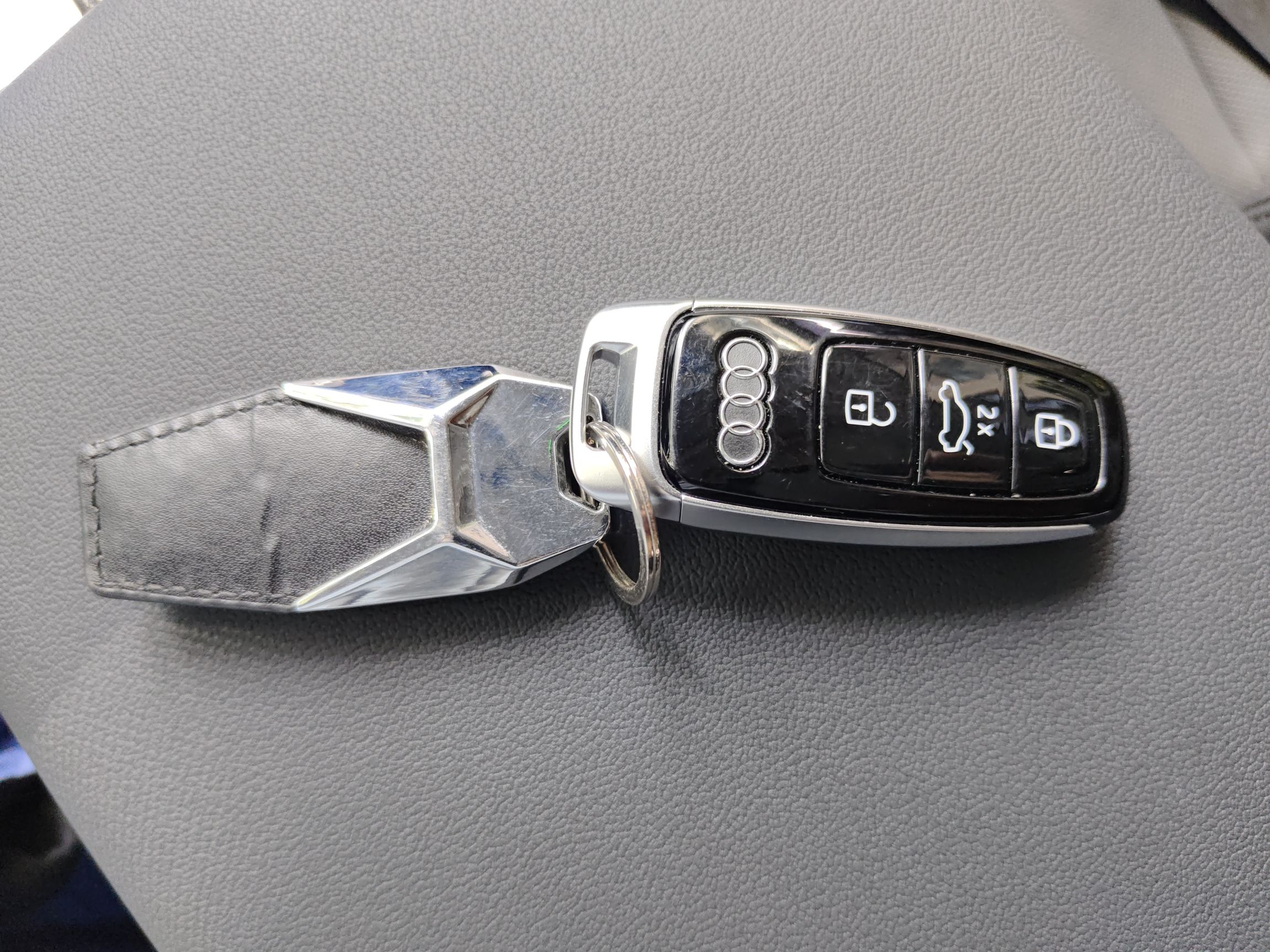 奥迪Q7 2023款 55 TFSI quattro S line运动型(进口)