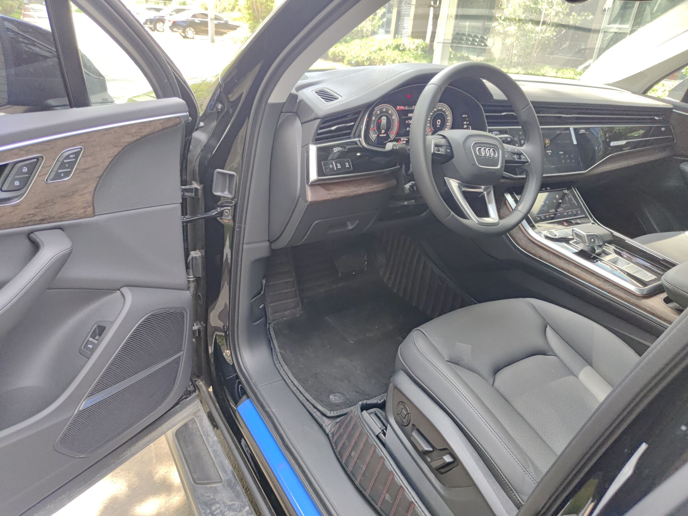 奥迪Q7 2023款 55 TFSI quattro S line运动型(进口)