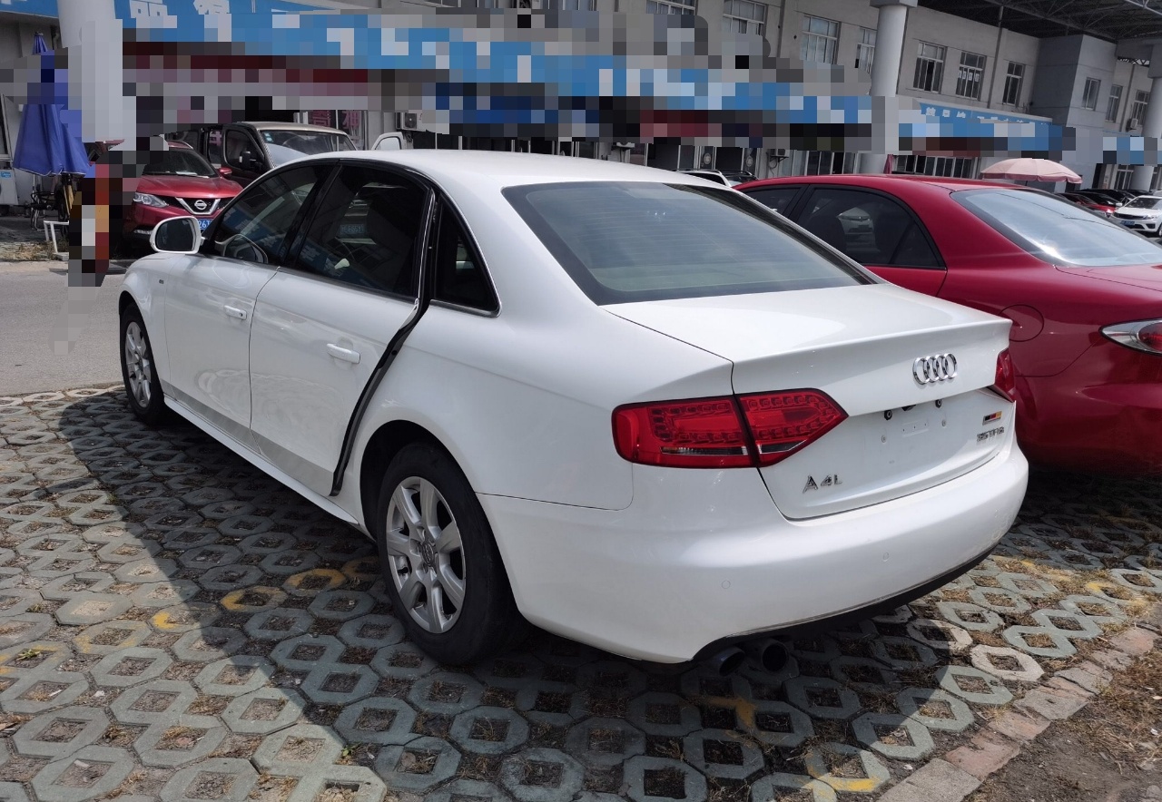 奥迪A4L 2012款 2.0 TFSI 自动标准型