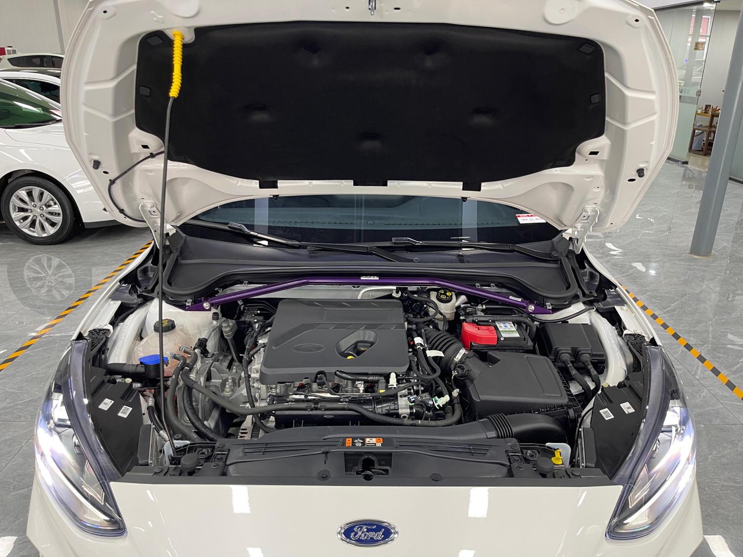 福特 福克斯 2021款 两厢 EcoBoost 180 自动ST Line