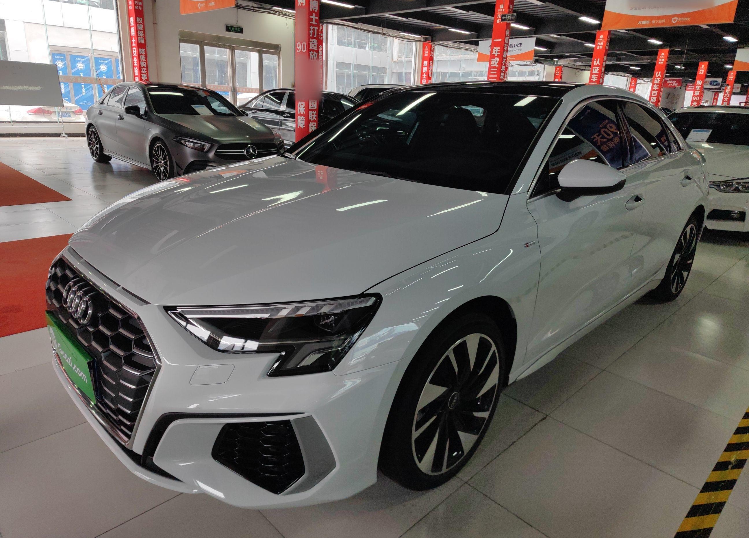 奥迪A3 2023款 改款 A3L Limousine 35 TFSI 时尚运动型