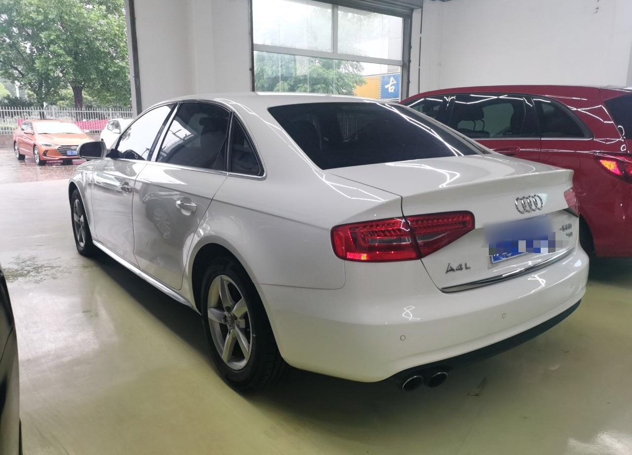 奥迪A4L 2015款 35 TFSI 自动标准型