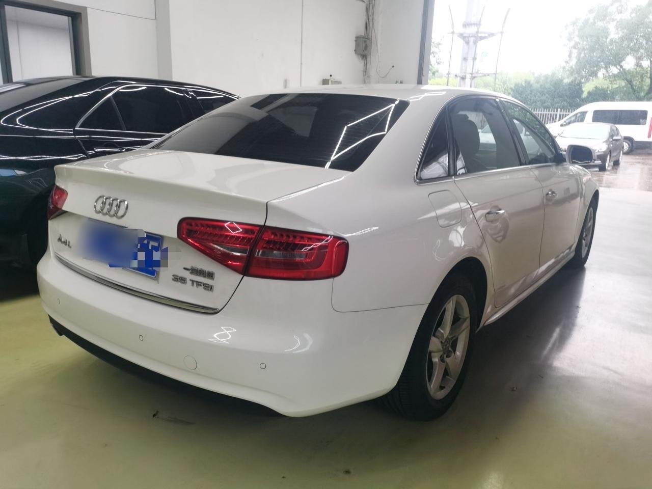 奥迪A4L 2015款 35 TFSI 自动标准型