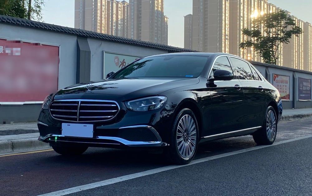 奔驰E级 2022款 改款三 E 300 L 豪华型