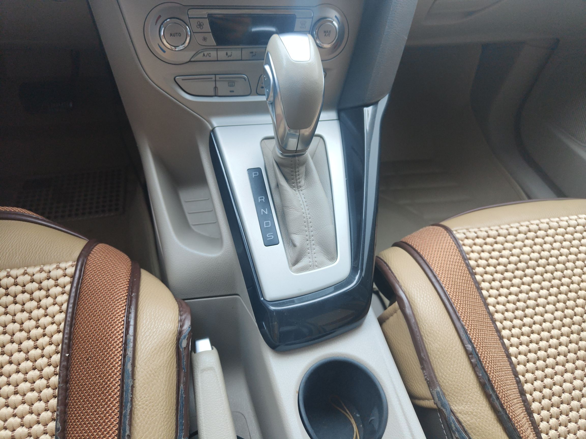 福特 福克斯 2012款 两厢 1.6L 自动风尚型