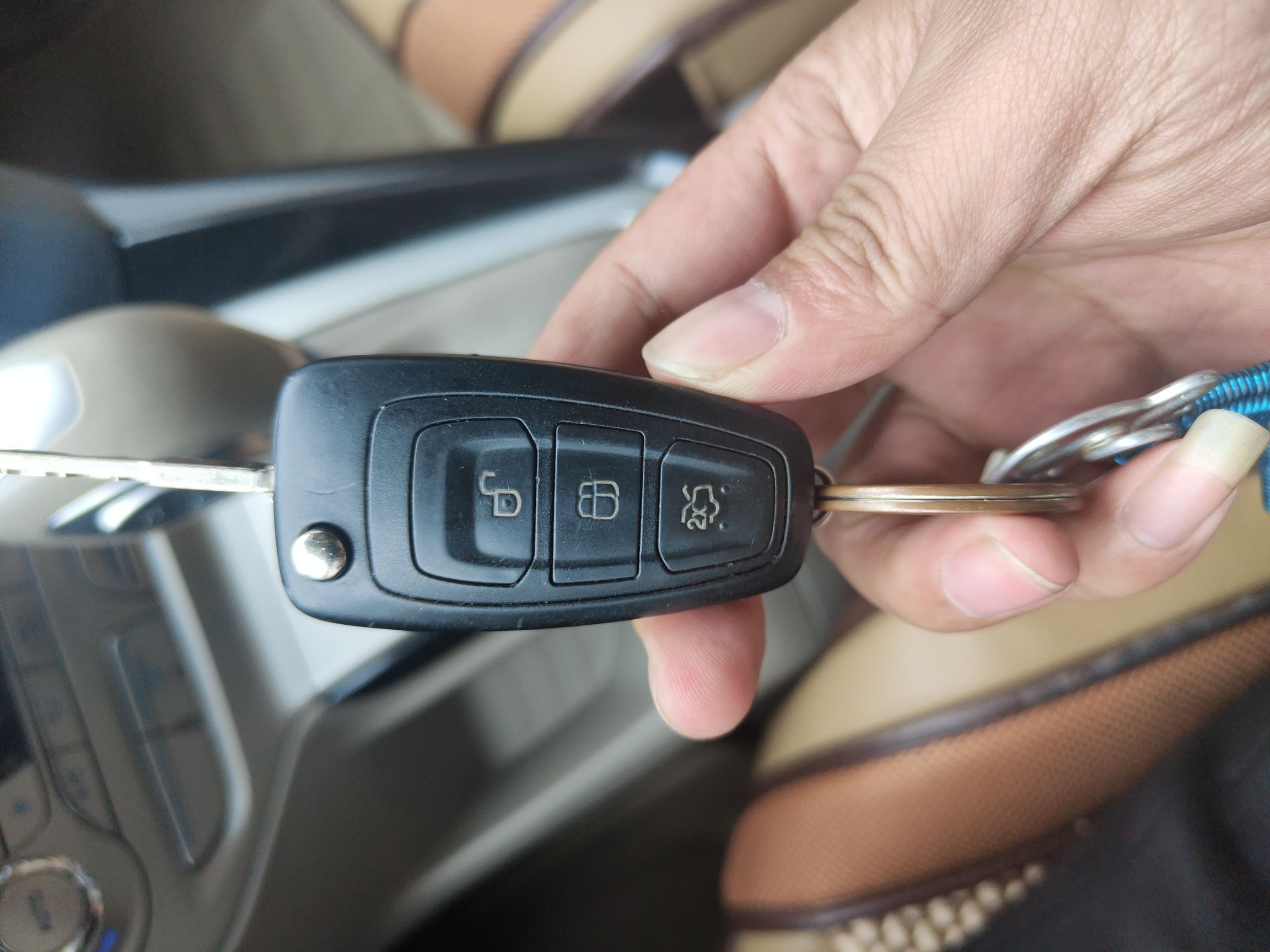 福特 福克斯 2012款 两厢 1.6L 自动风尚型