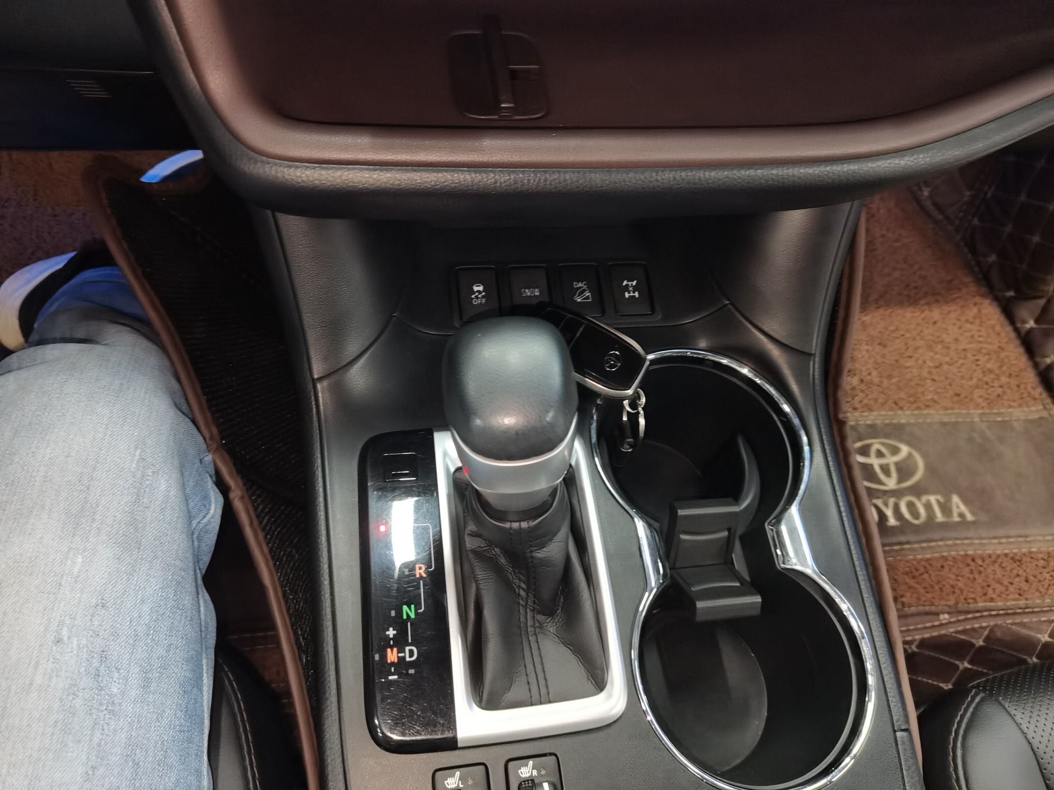 丰田 汉兰达 2018款 2.0T 四驱豪华版 7座 国VI