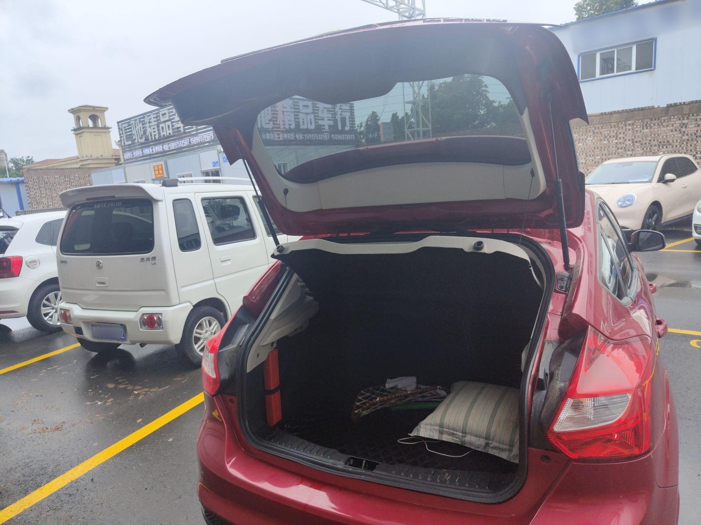 福特 福克斯 2012款 两厢 1.6L 自动风尚型