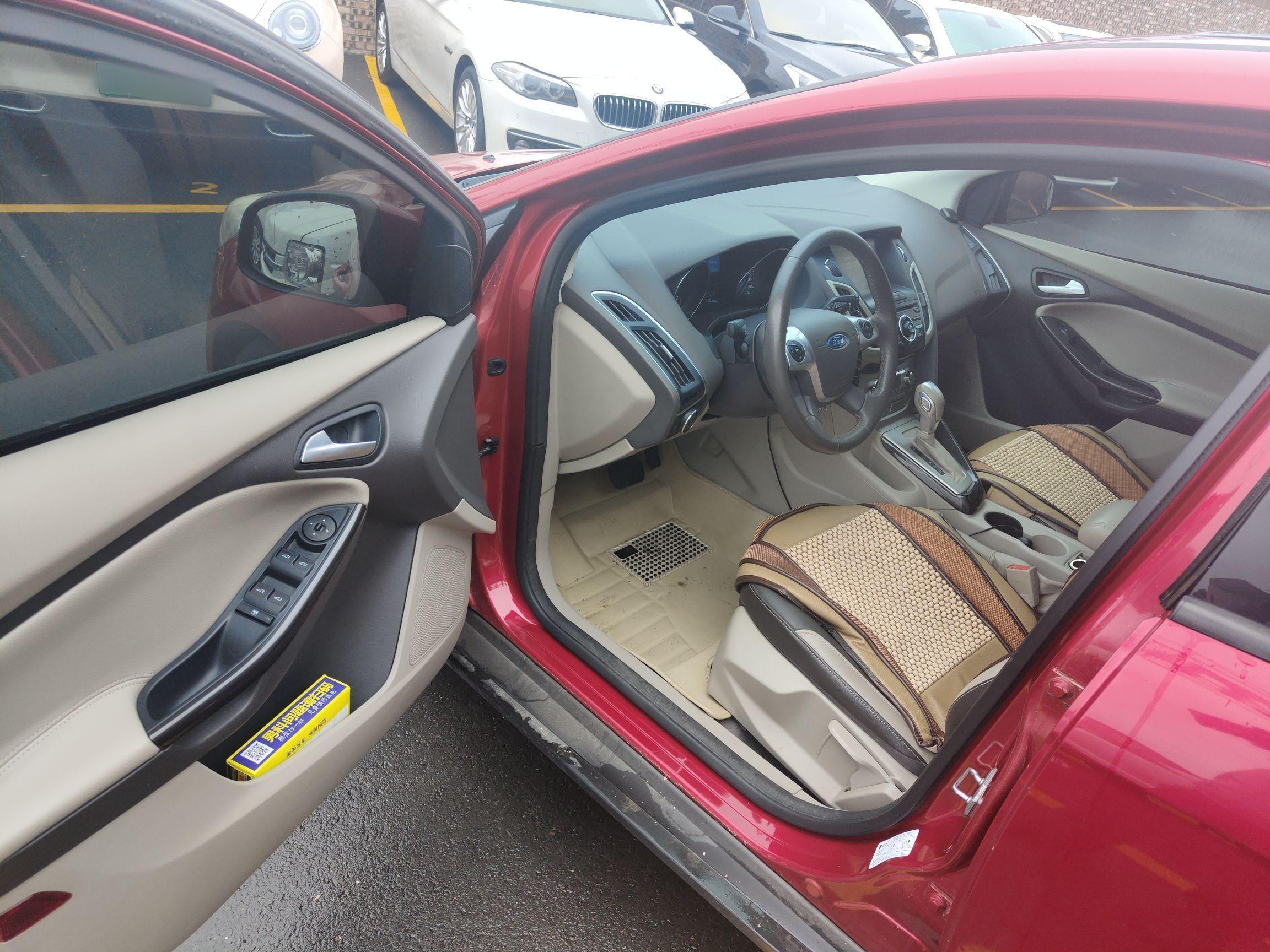 福特 福克斯 2012款 两厢 1.6L 自动风尚型