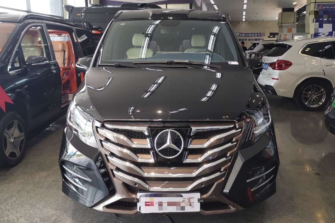 奔驰 威霆 2021款 2.0T 商务版 7座