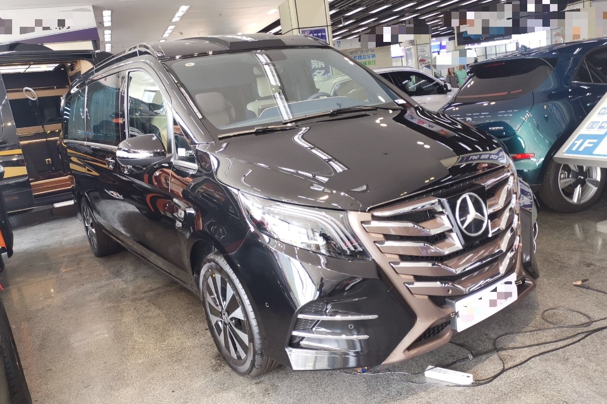 奔驰 威霆 2021款 2.0T 商务版 7座