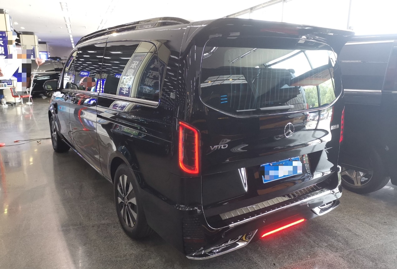 奔驰 威霆 2021款 2.0T 商务版 7座