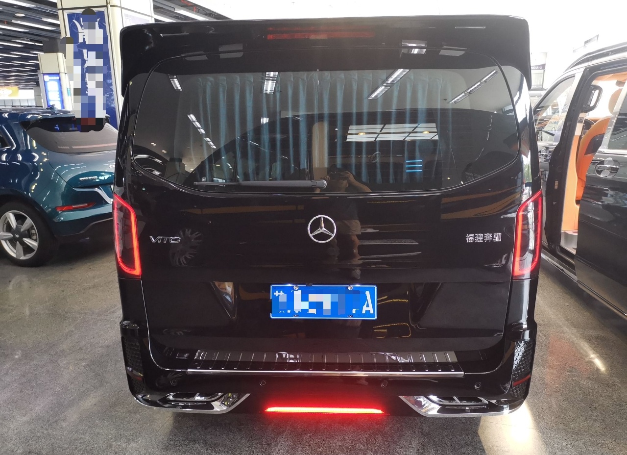 奔驰 威霆 2021款 2.0T 商务版 7座