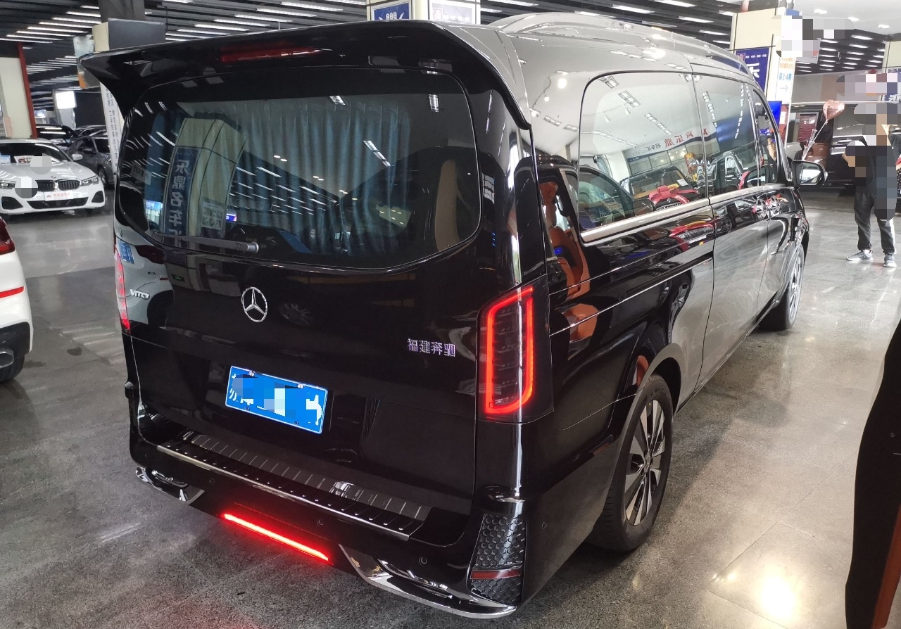 奔驰 威霆 2021款 2.0T 商务版 7座