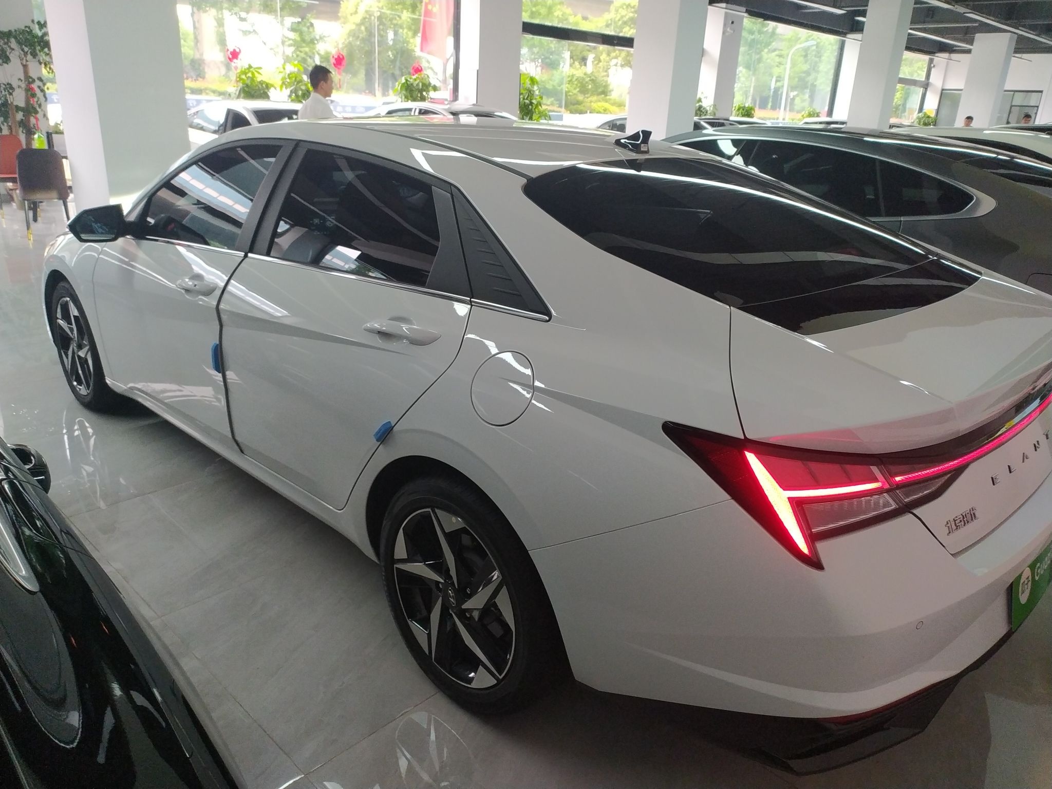 现代 伊兰特 2022款 1.5L CVT LUX尊贵版