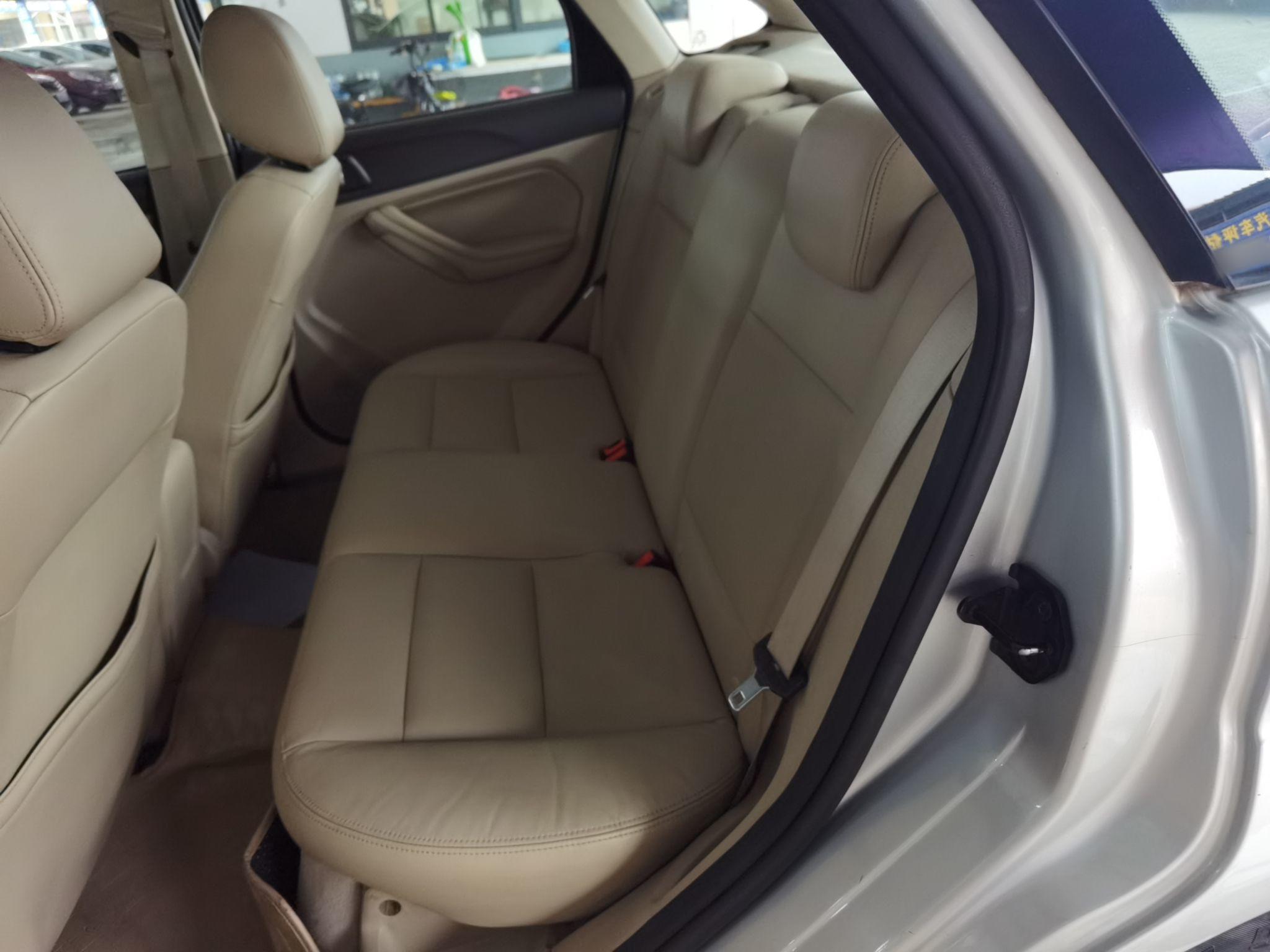 福特 福克斯 2012款 三厢经典 1.8L 手动时尚型