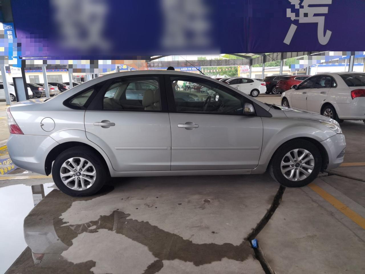 福特 福克斯 2012款 三厢经典 1.8L 手动时尚型