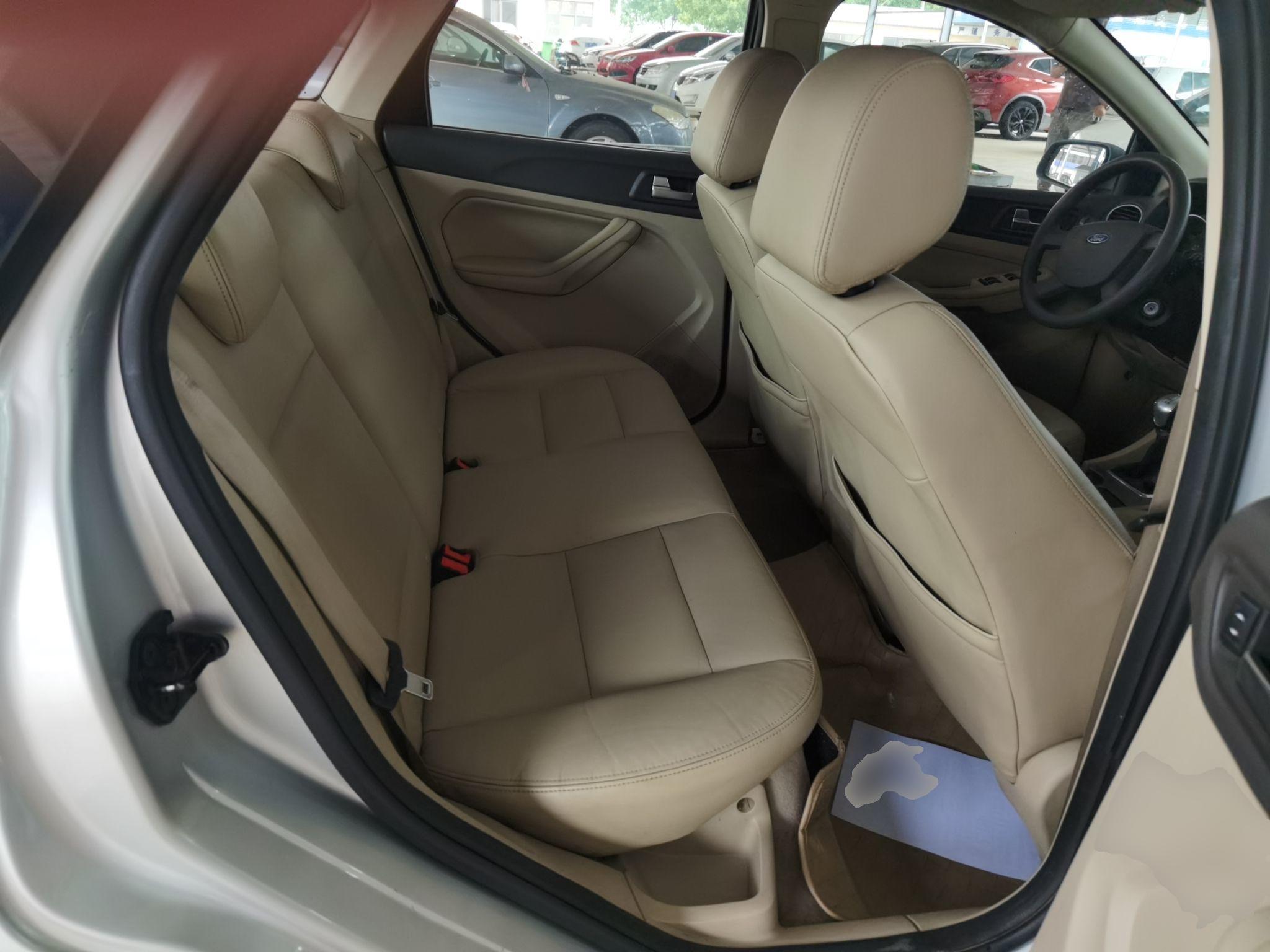 福特 福克斯 2012款 三厢经典 1.8L 手动时尚型