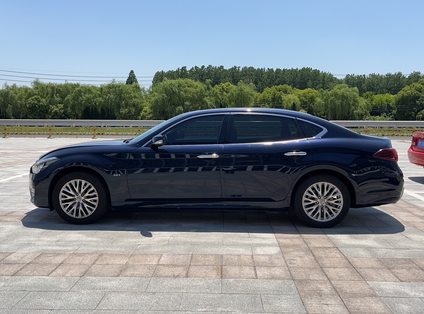 英菲尼迪Q70L 2019款 Q70L 2.0T 精英版 PLUS(进口)