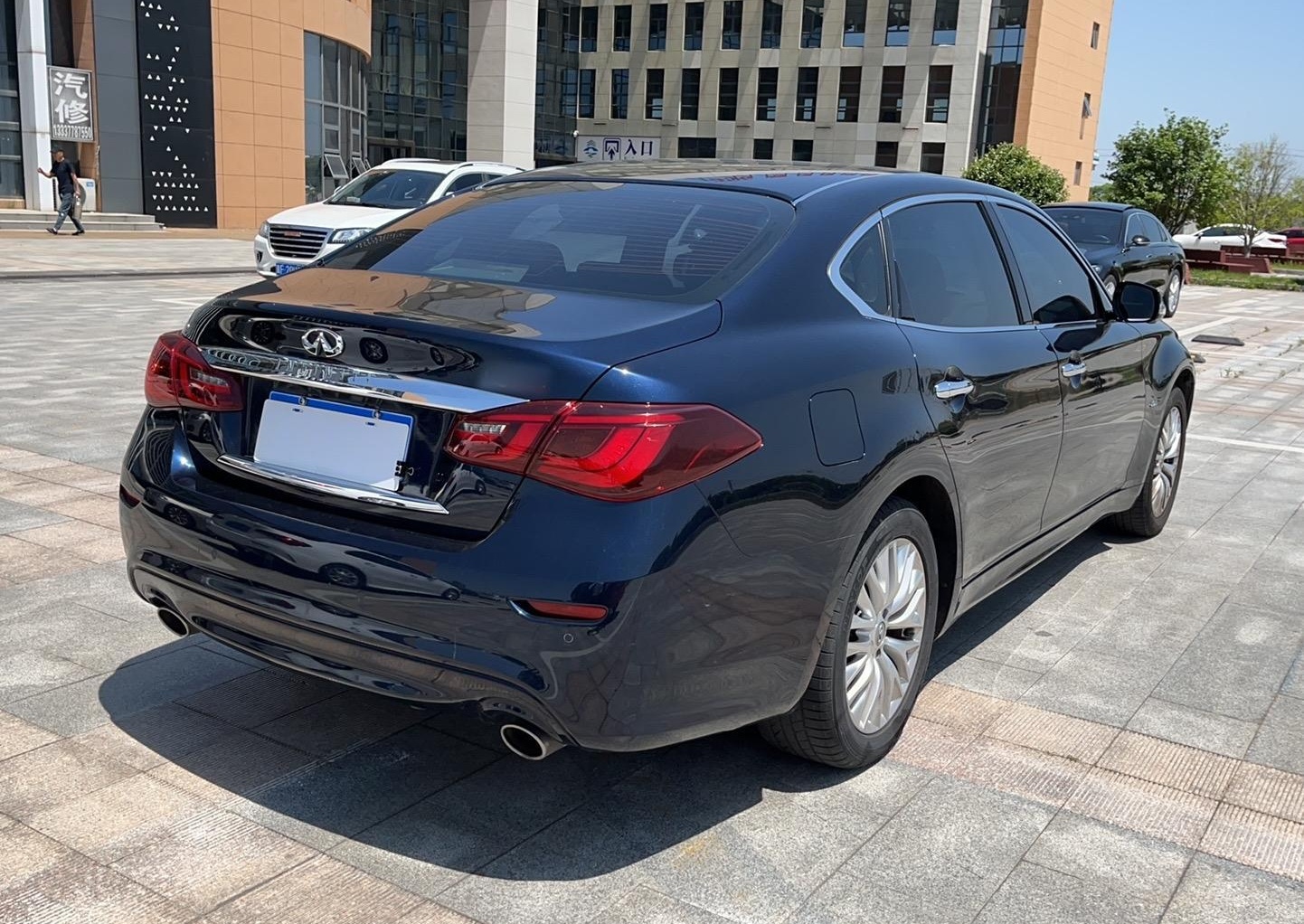 英菲尼迪Q70L 2019款 Q70L 2.0T 精英版 PLUS(进口)