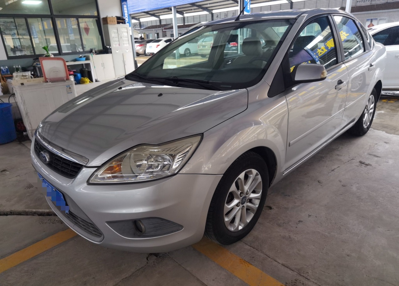 福特 福克斯 2012款 三厢经典 1.8L 手动时尚型