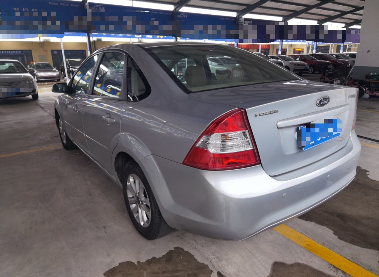 福特 福克斯 2012款 三厢经典 1.8L 手动时尚型