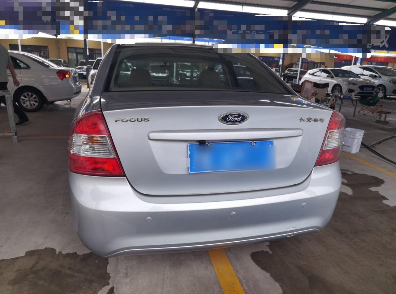 福特 福克斯 2012款 三厢经典 1.8L 手动时尚型