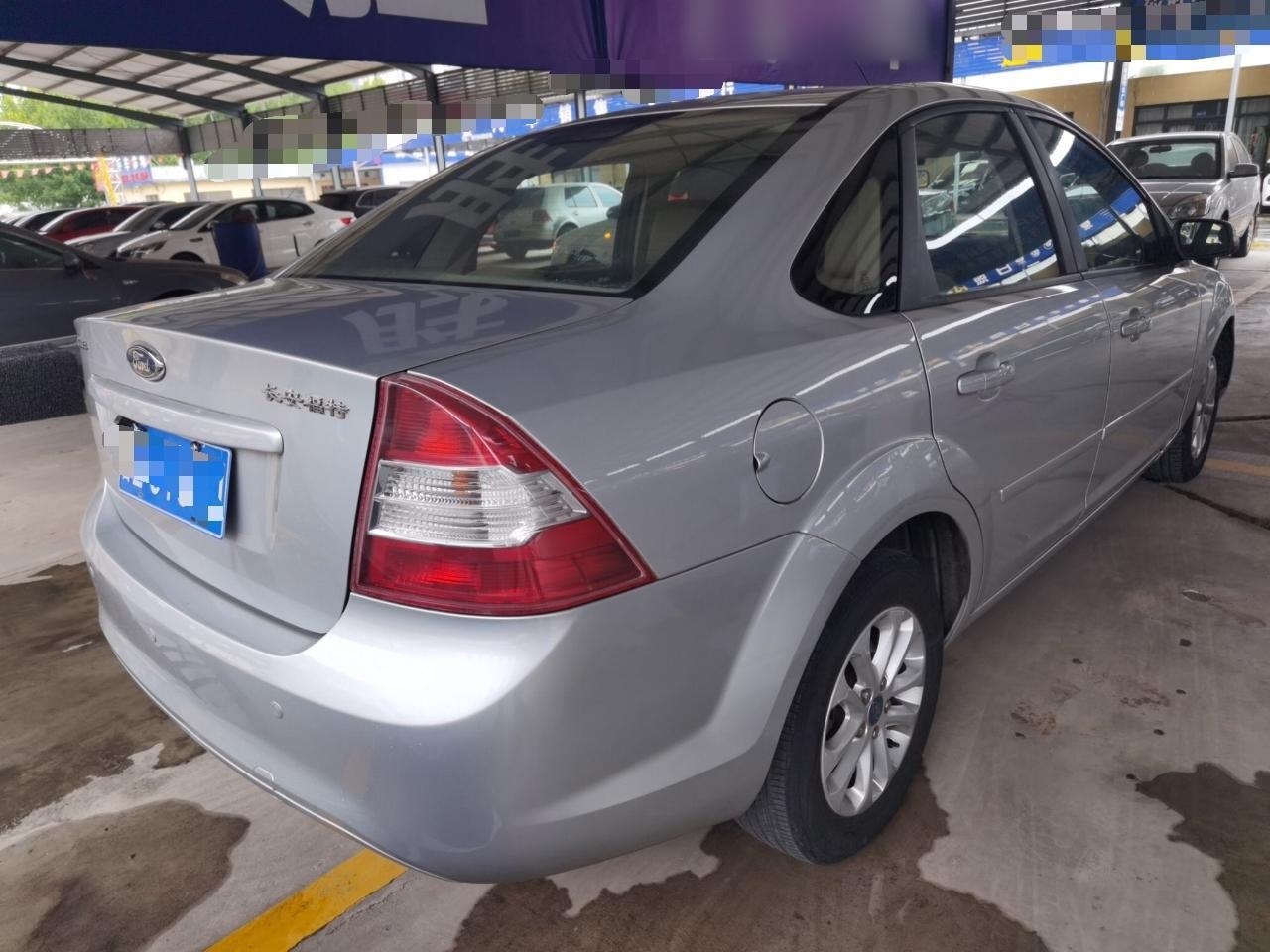 福特 福克斯 2012款 三厢经典 1.8L 手动时尚型