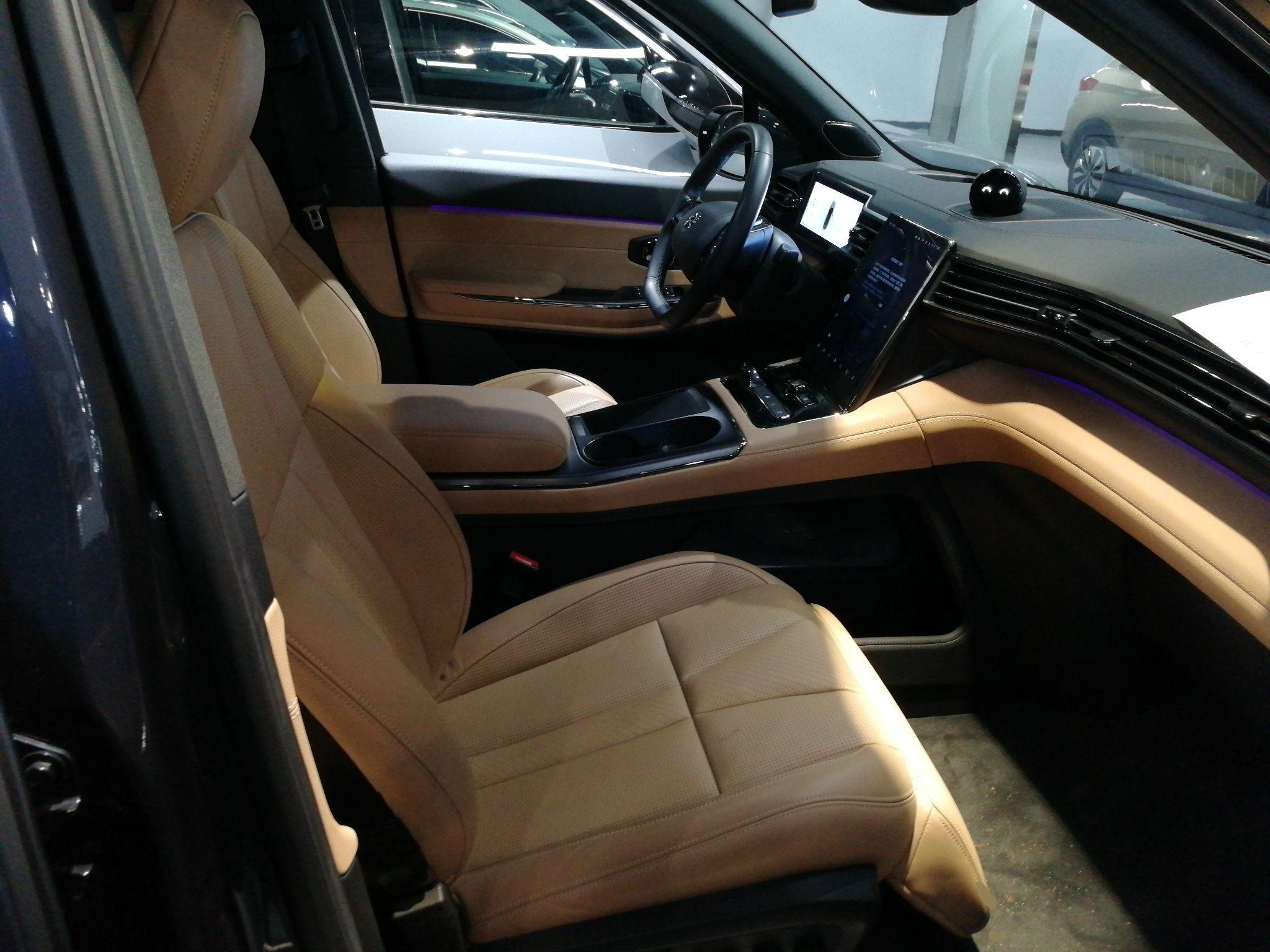 蔚来ES8 2020款 415KM 基准版 六座版