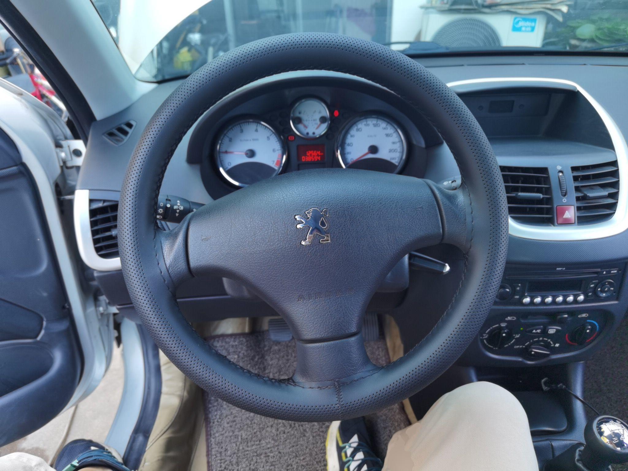 标致207 2011款 三厢 1.4L 手动驭乐版