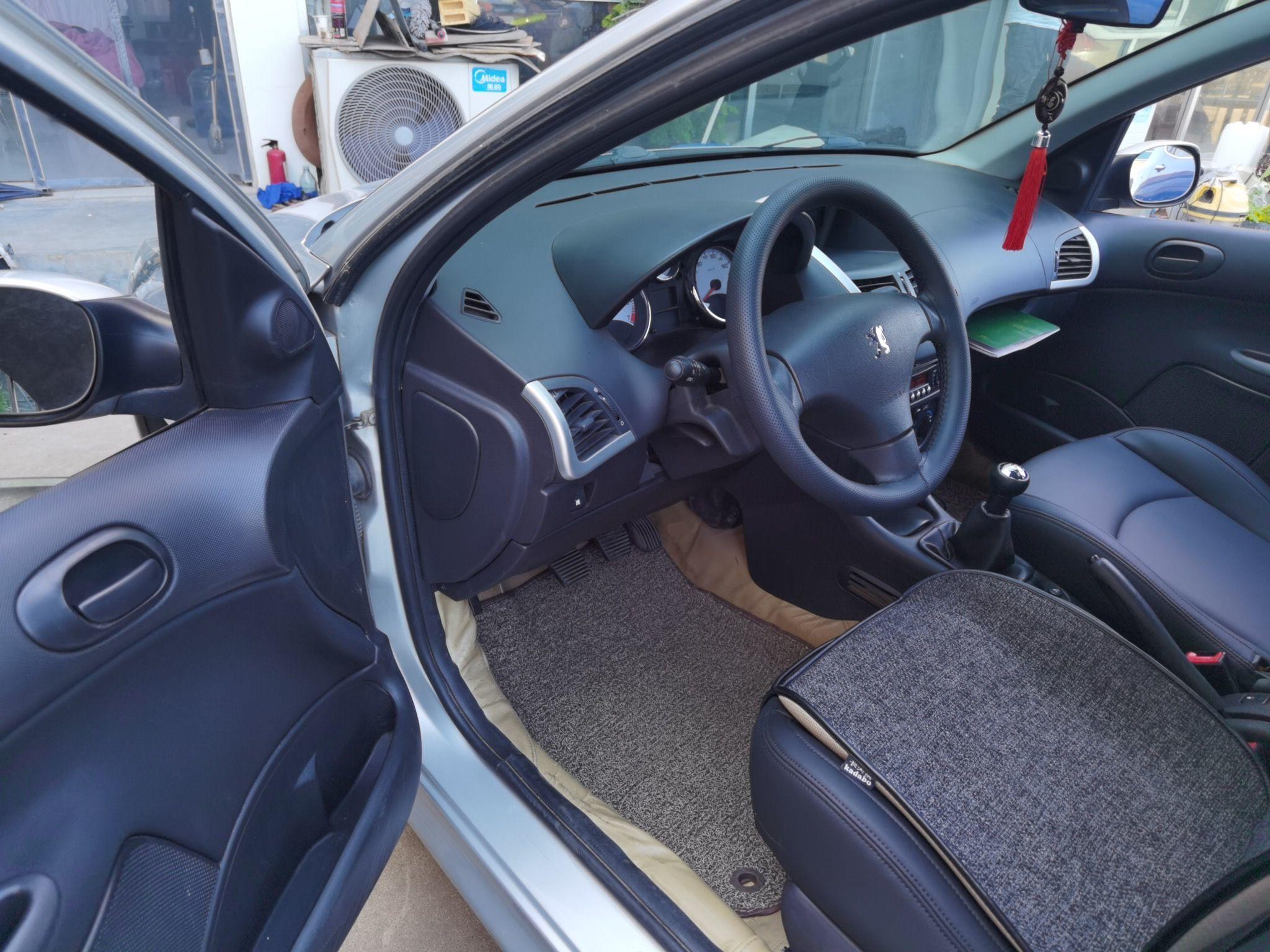 标致207 2011款 三厢 1.4L 手动驭乐版