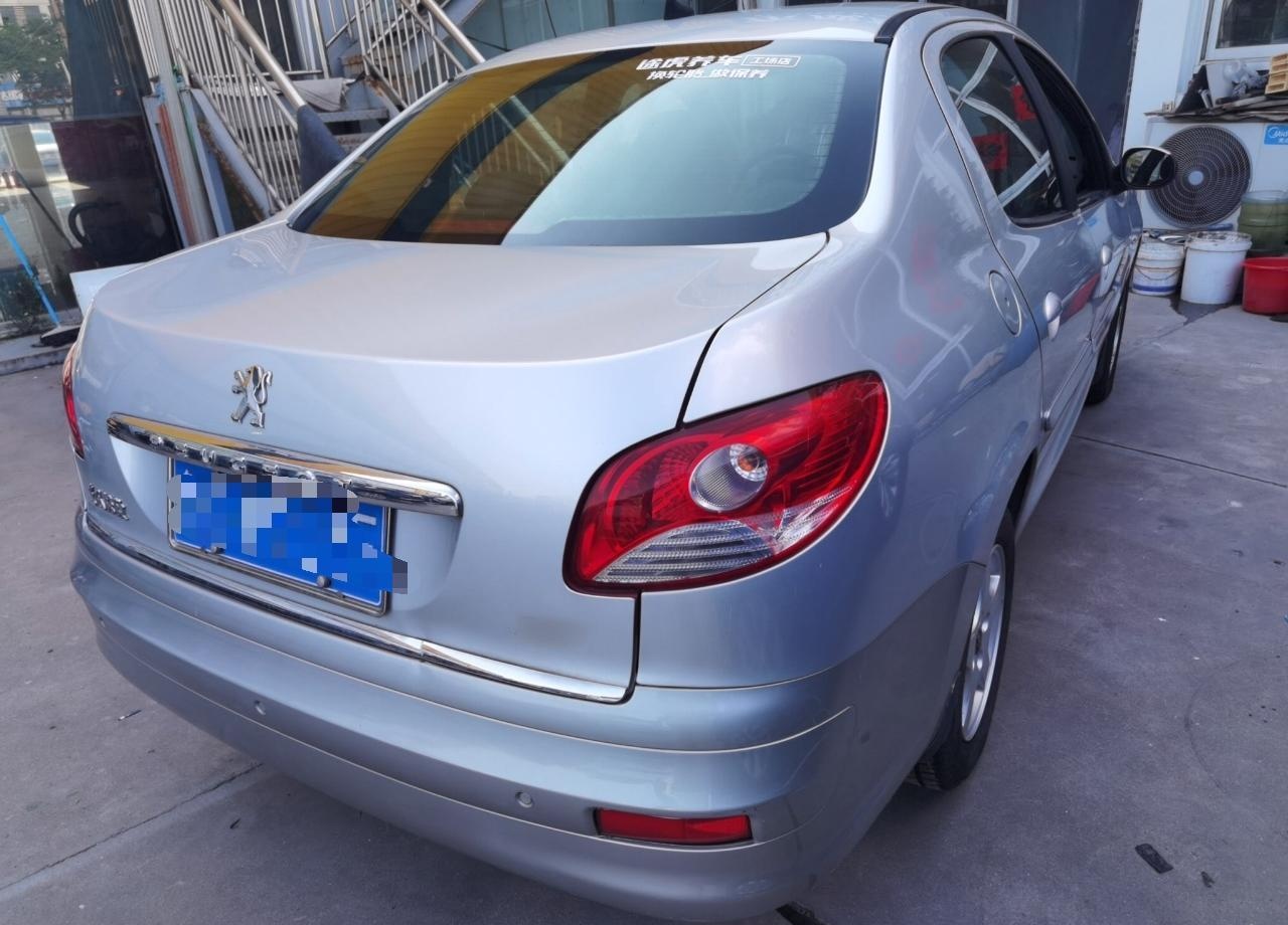 标致207 2011款 三厢 1.4L 手动驭乐版