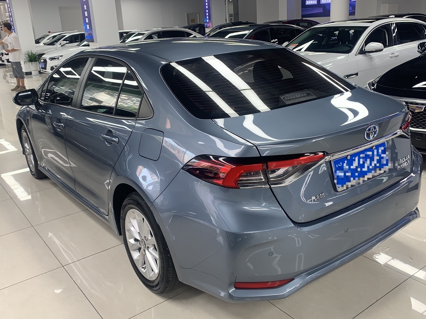 丰田 卡罗拉 2021款 双擎 1.8L E-CVT精英版