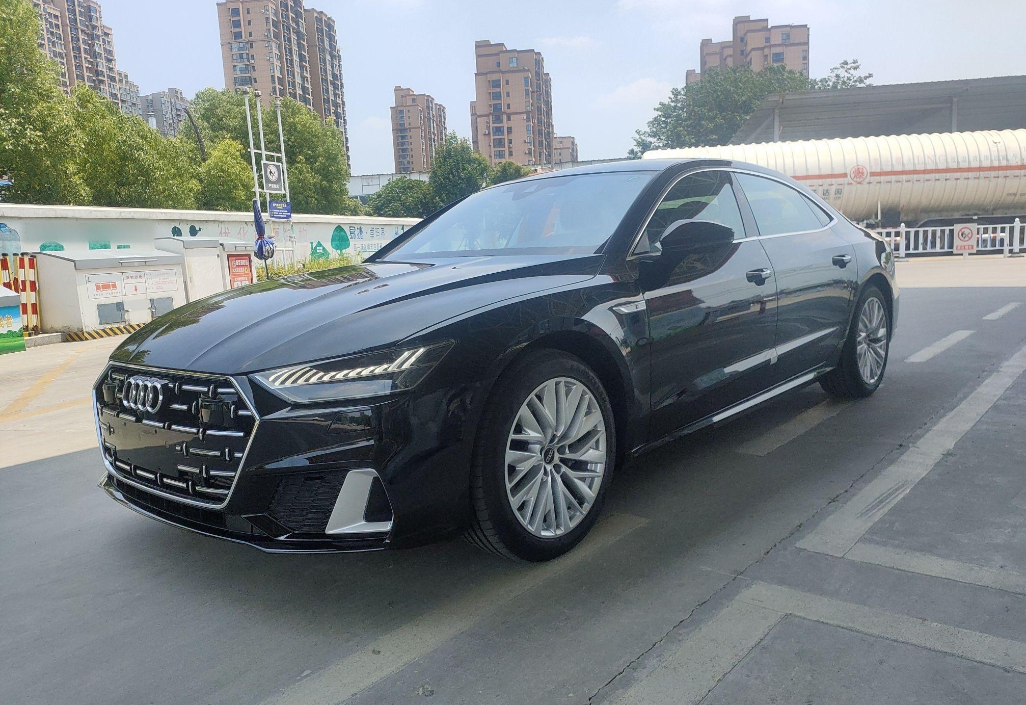 奥迪A7L 2022款 45 TFSI S-line 筑梦新生版