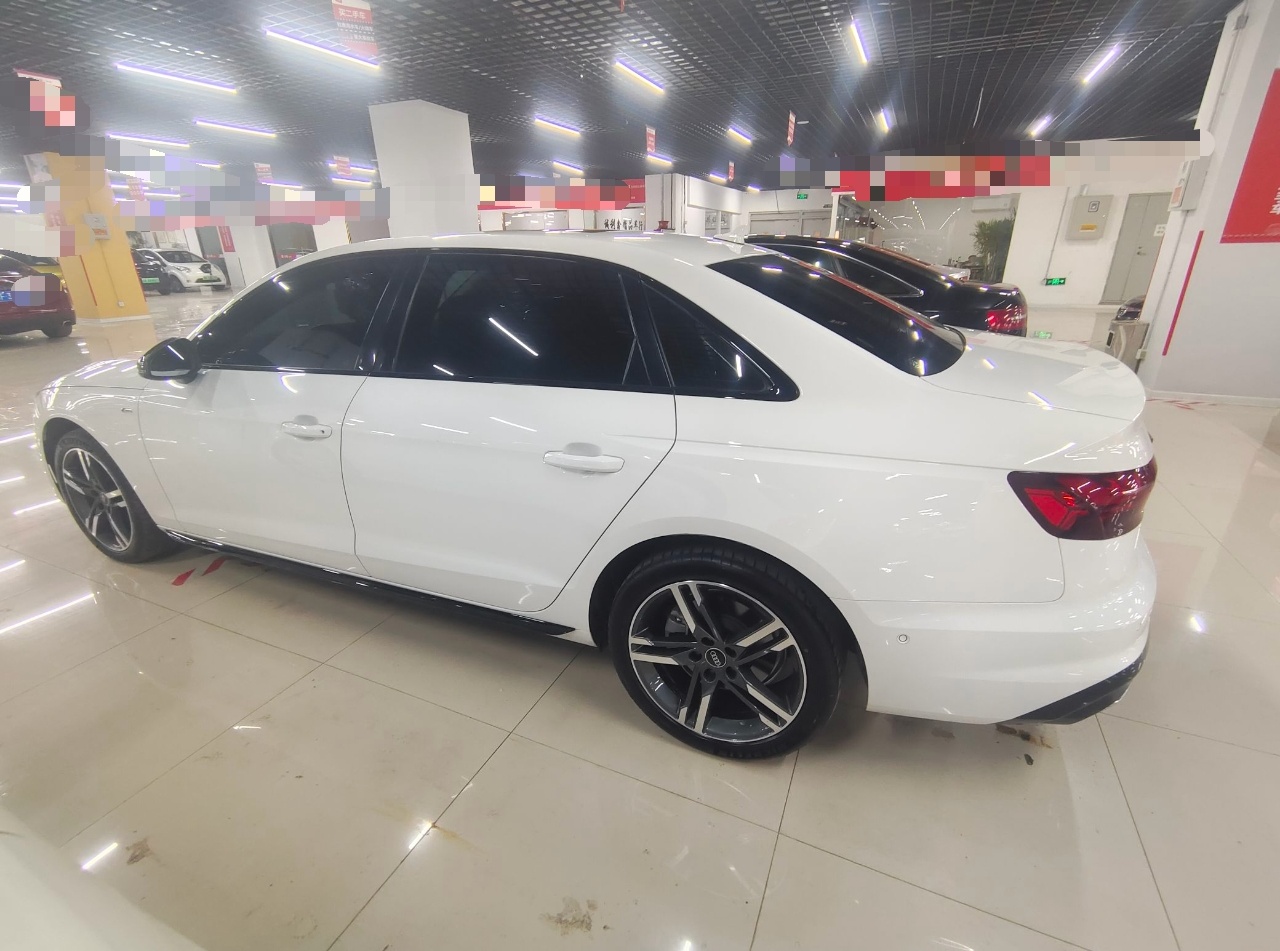 奥迪A4L 2022款 40 TFSI 豪华动感型