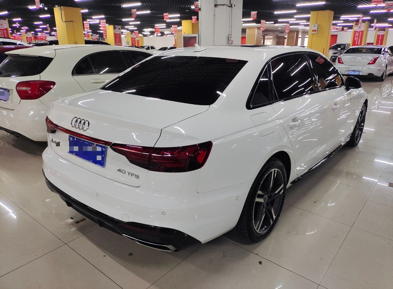 奥迪A4L 2022款 40 TFSI 豪华动感型