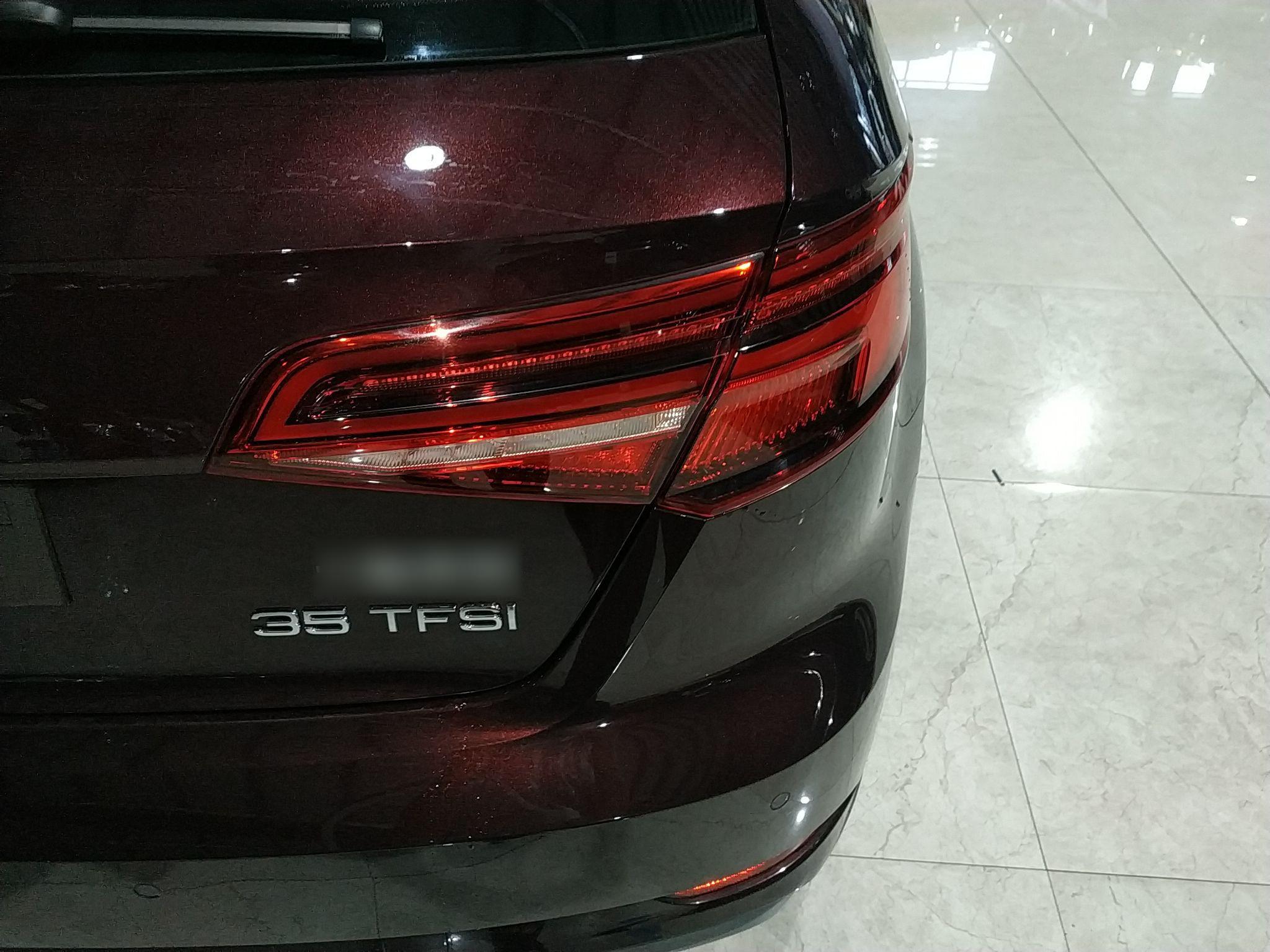 奥迪A3 2018款 30周年年型 Sportback 35 TFSI 时尚型