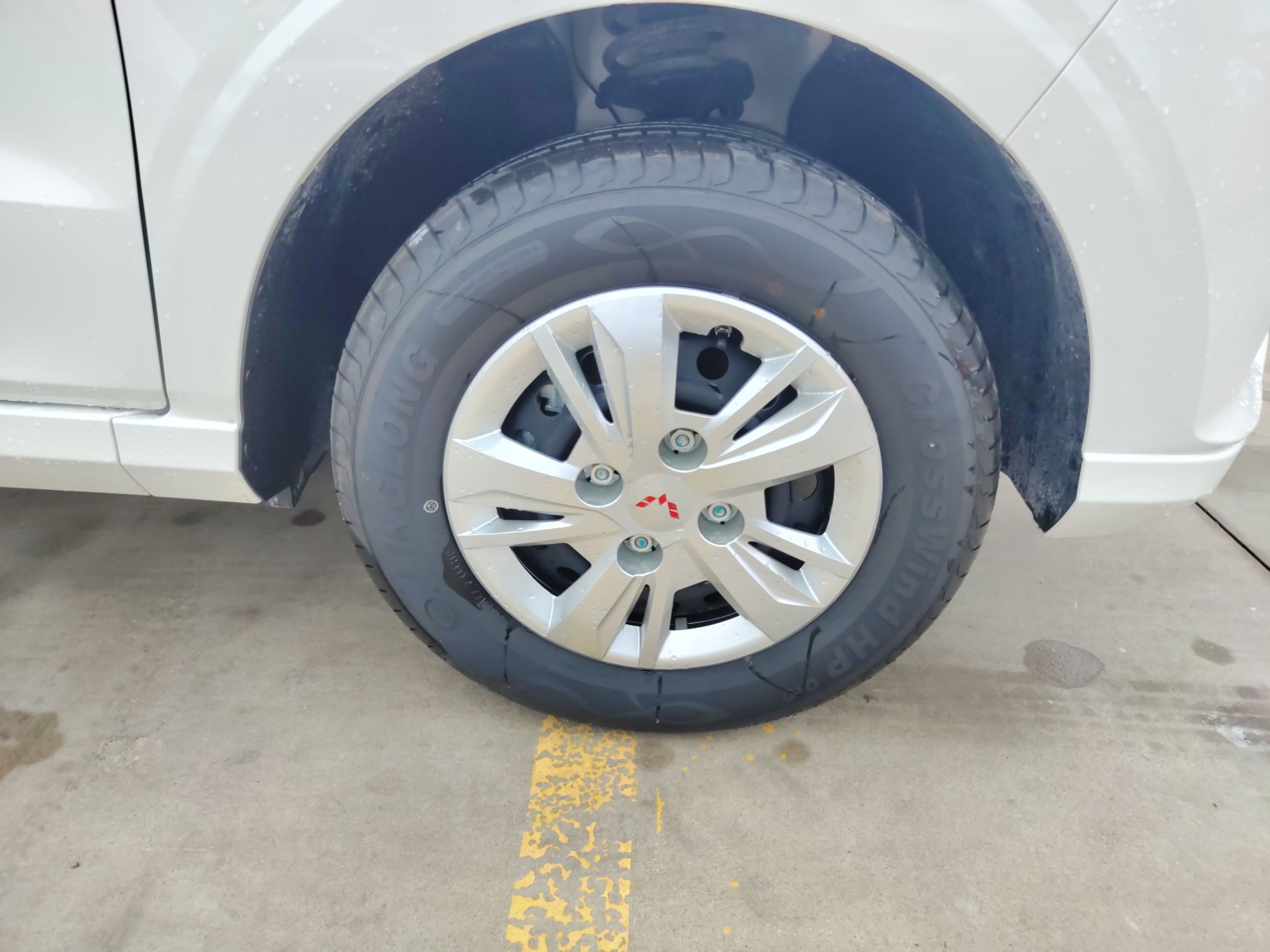 五菱汽车 五菱宏光 2021款 1.5L改款 S标准型 电动助力LAR