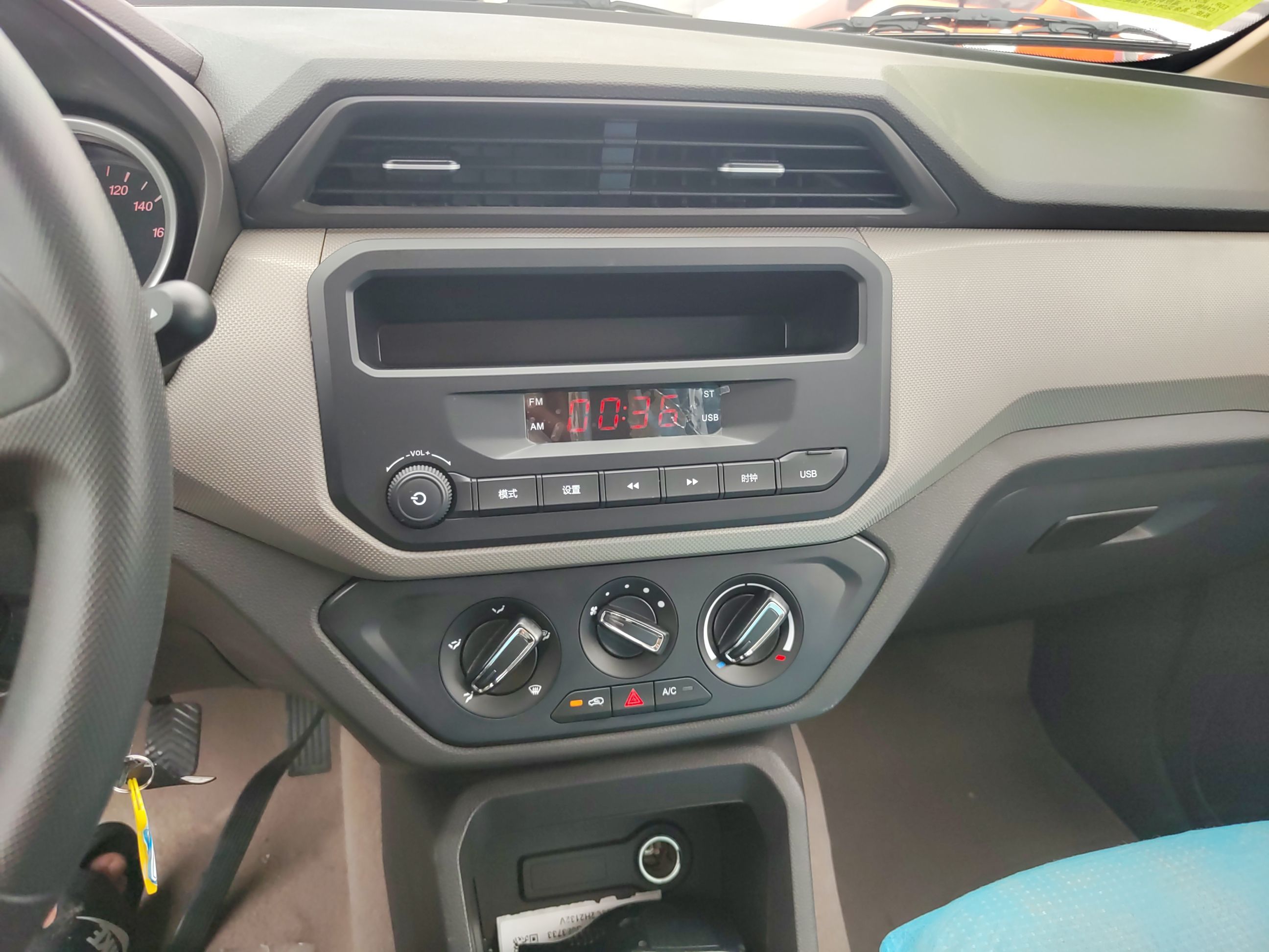 五菱汽车 五菱宏光 2021款 1.5L改款 S标准型 电动助力LAR