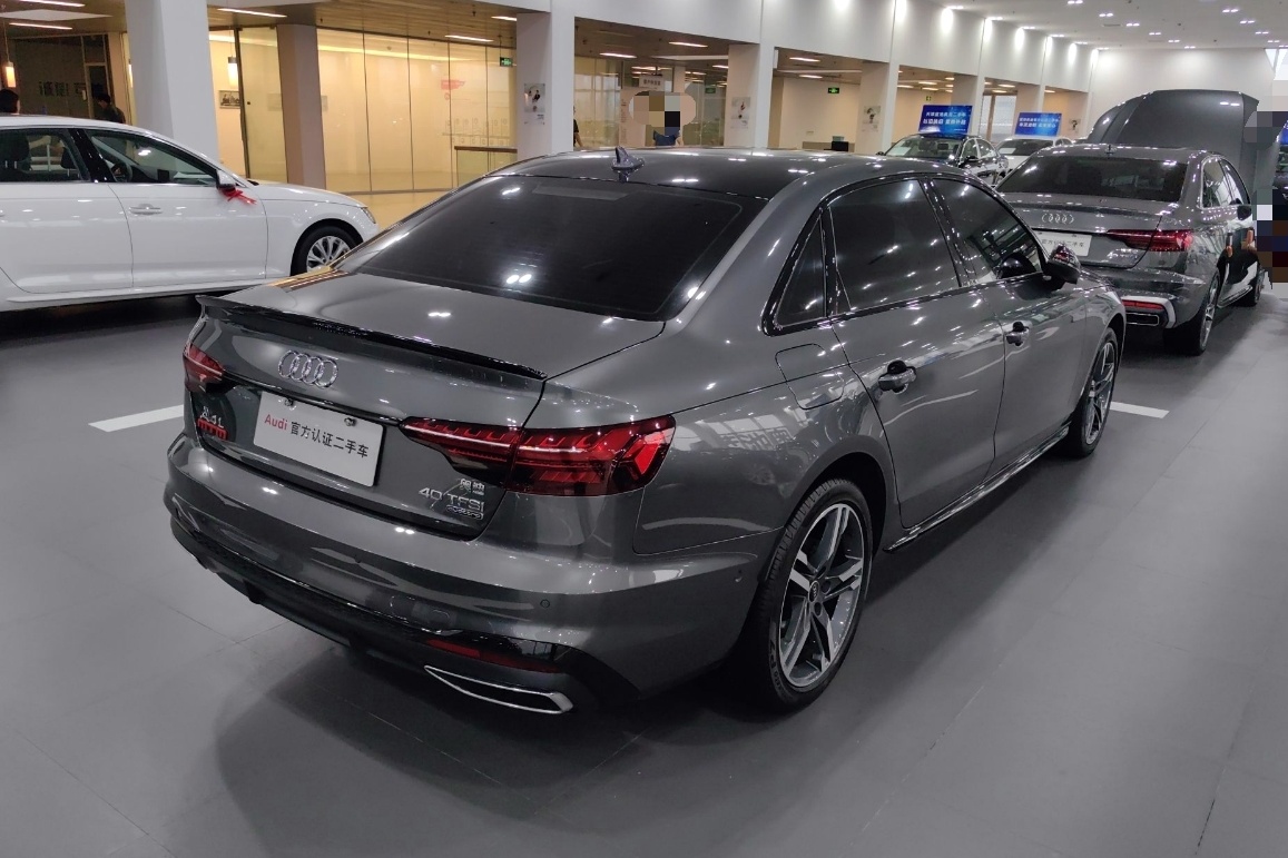 奥迪A4L 2022款 40 TFSI 豪华动感型