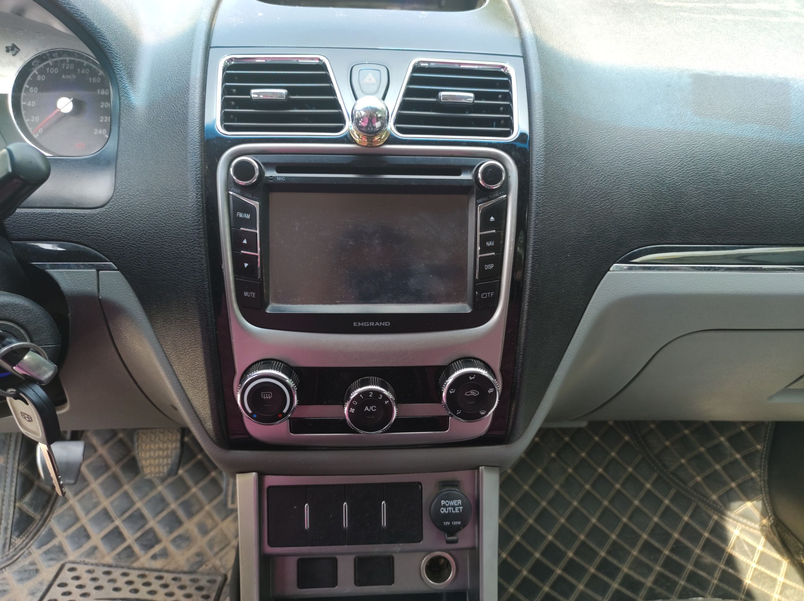 吉利汽车 经典帝豪 2013款 两厢 1.5L 手动进取型