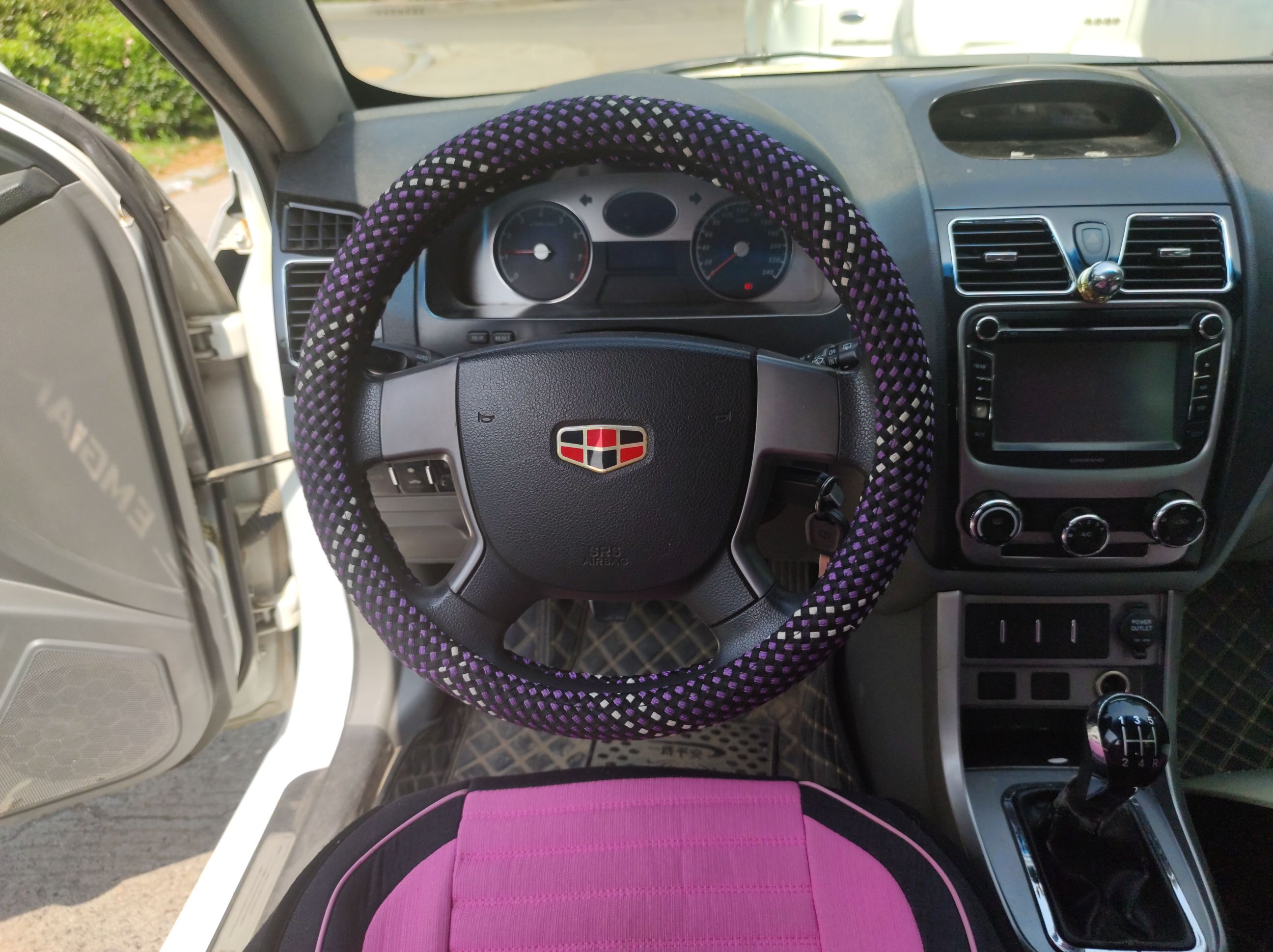 吉利汽车 经典帝豪 2013款 两厢 1.5L 手动进取型