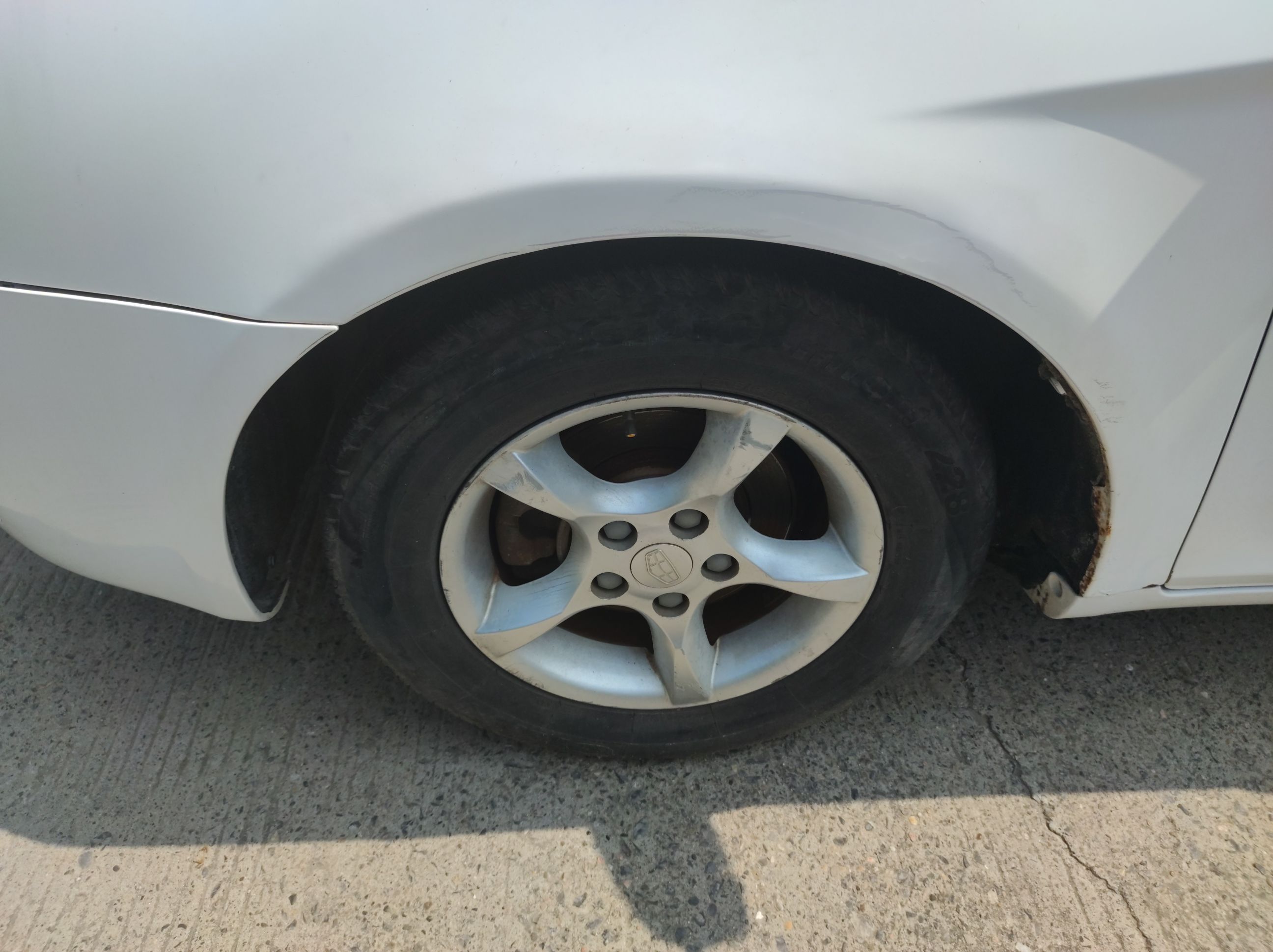 吉利汽车 经典帝豪 2013款 两厢 1.5L 手动进取型