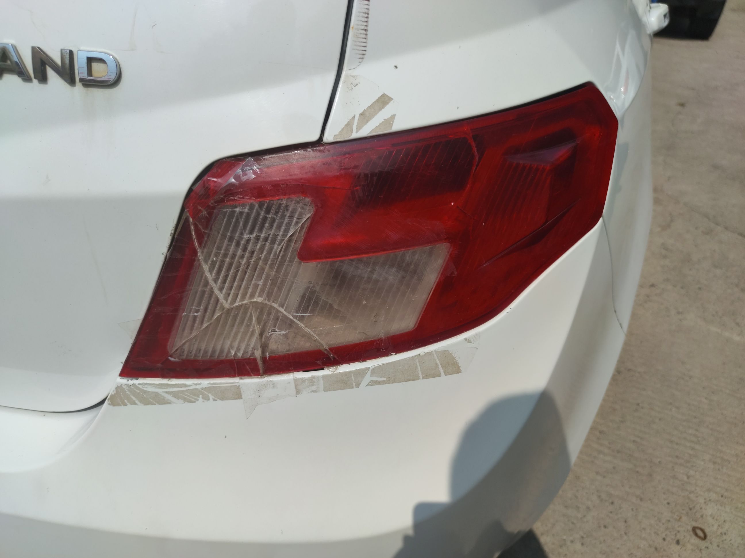 吉利汽车 经典帝豪 2013款 两厢 1.5L 手动进取型