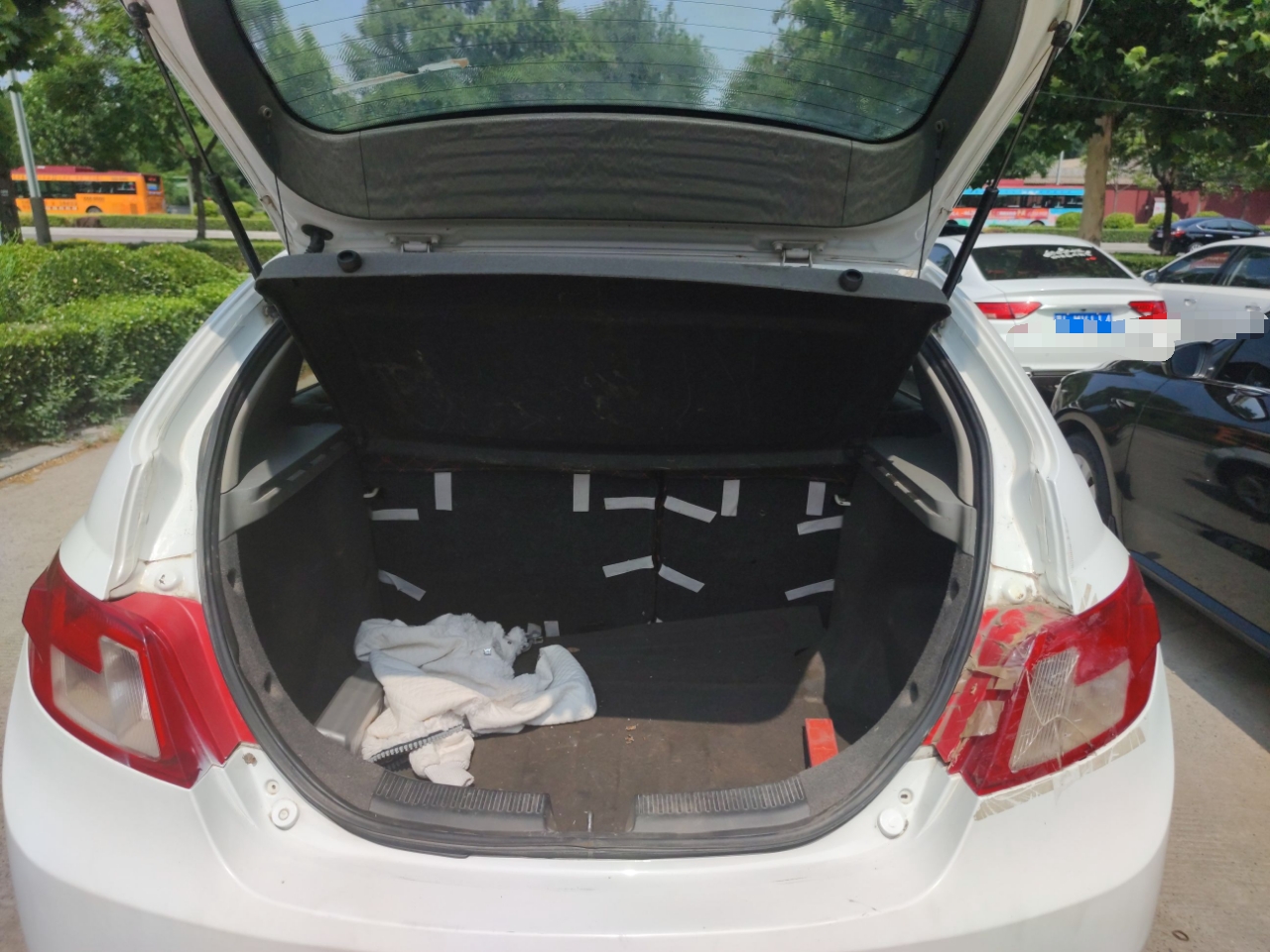 吉利汽车 经典帝豪 2013款 两厢 1.5L 手动进取型