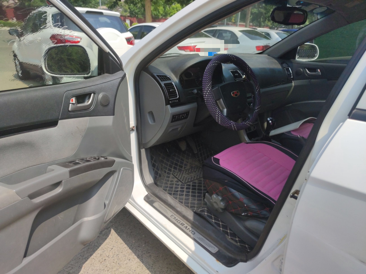 吉利汽车 经典帝豪 2013款 两厢 1.5L 手动进取型