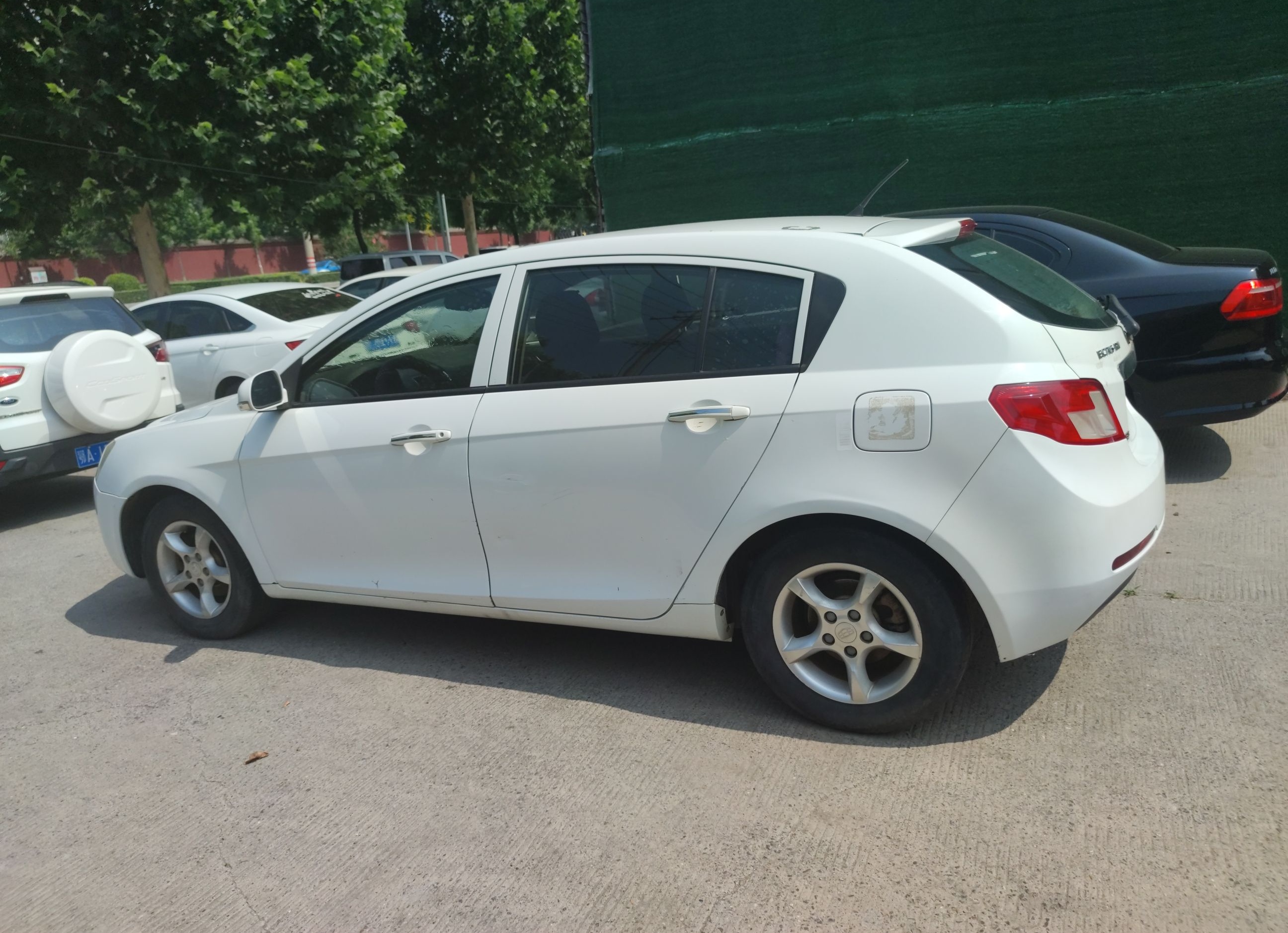 吉利汽车 经典帝豪 2013款 两厢 1.5L 手动进取型