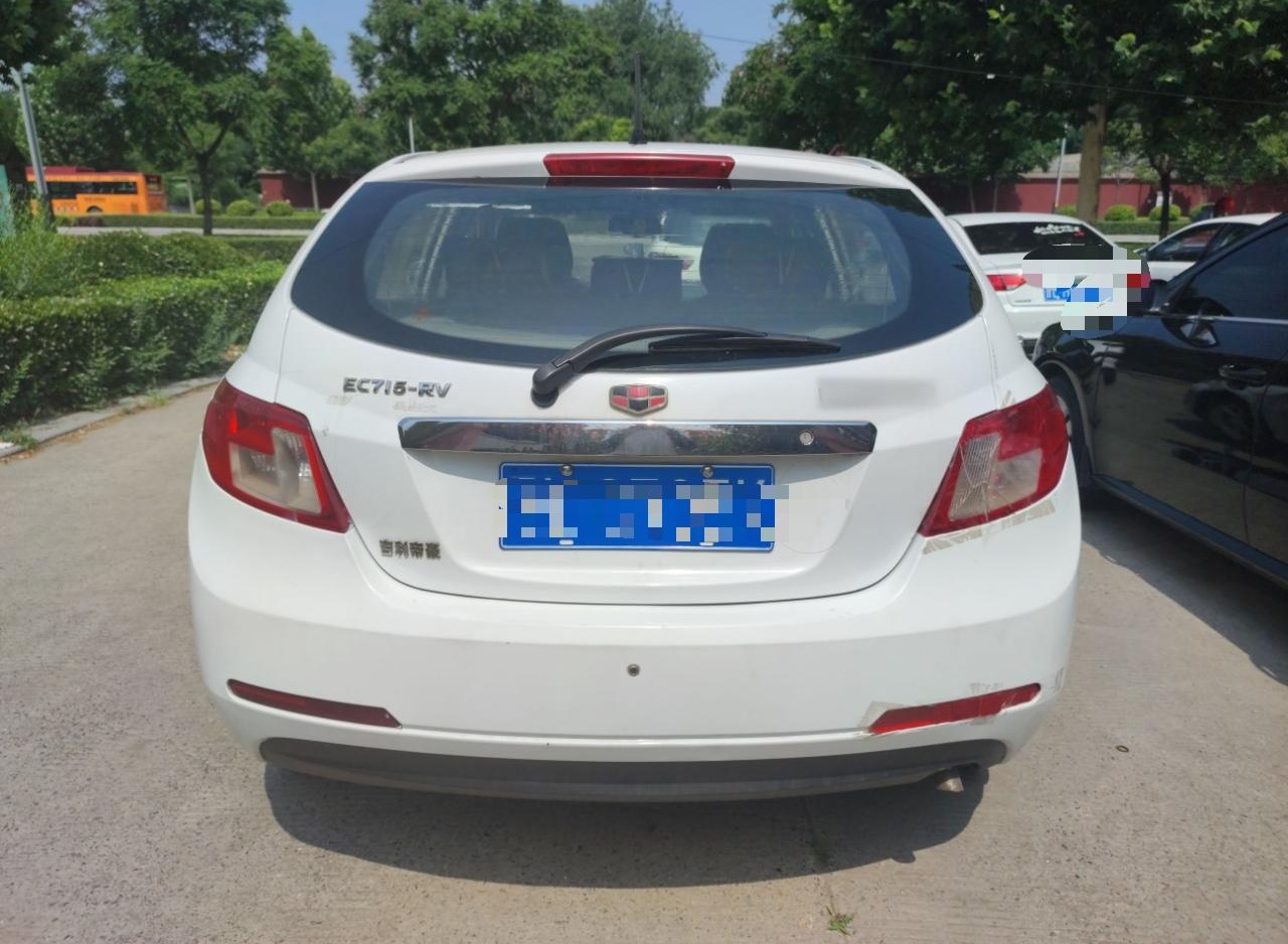 吉利汽车 经典帝豪 2013款 两厢 1.5L 手动进取型