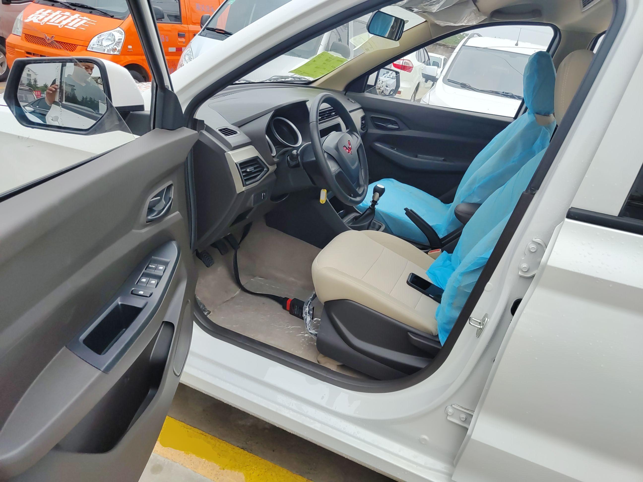 五菱汽车 五菱宏光 2021款 1.5L改款 S标准型 电动助力LAR