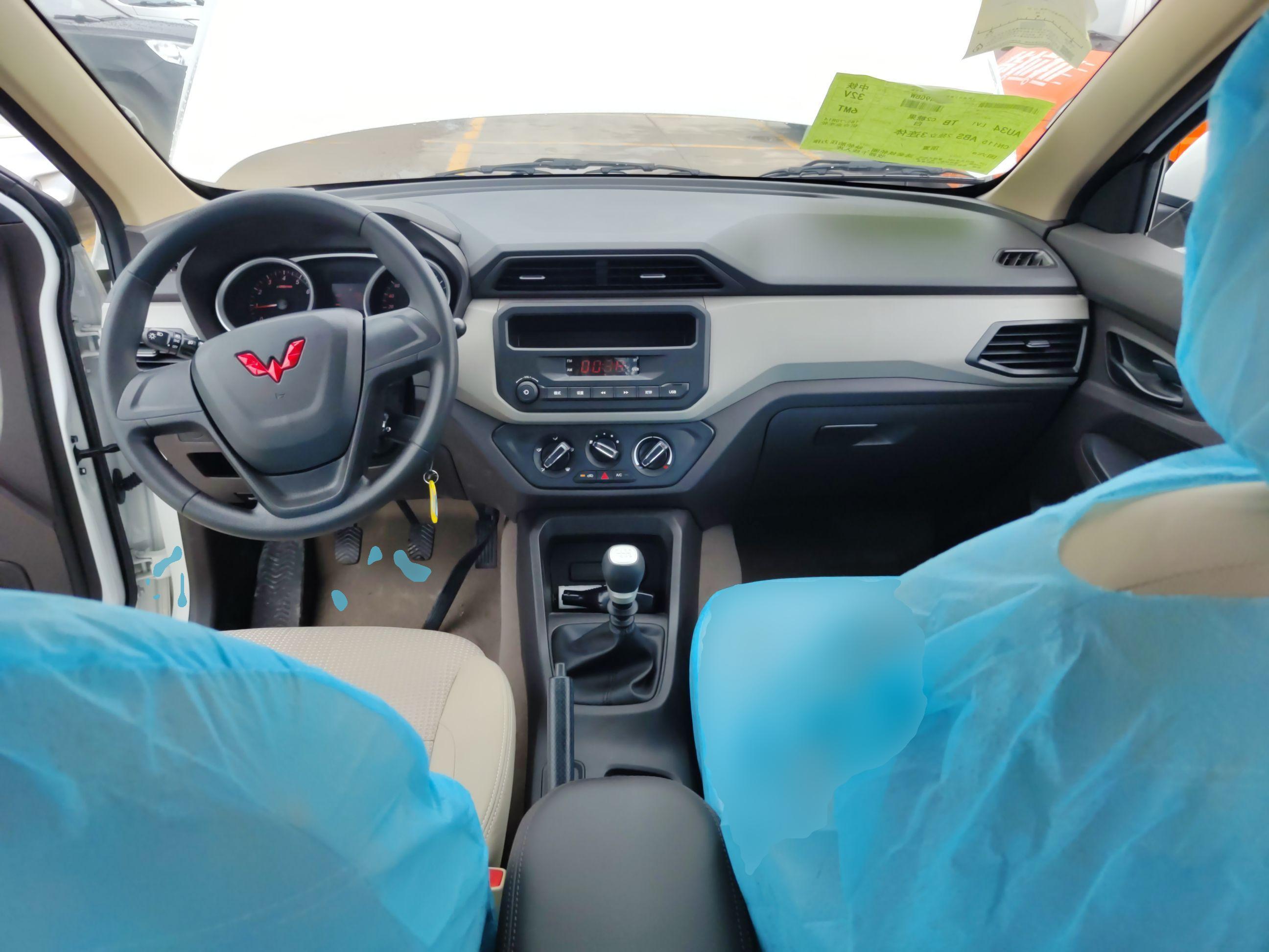 五菱汽车 五菱宏光 2021款 1.5L改款 S标准型 电动助力LAR